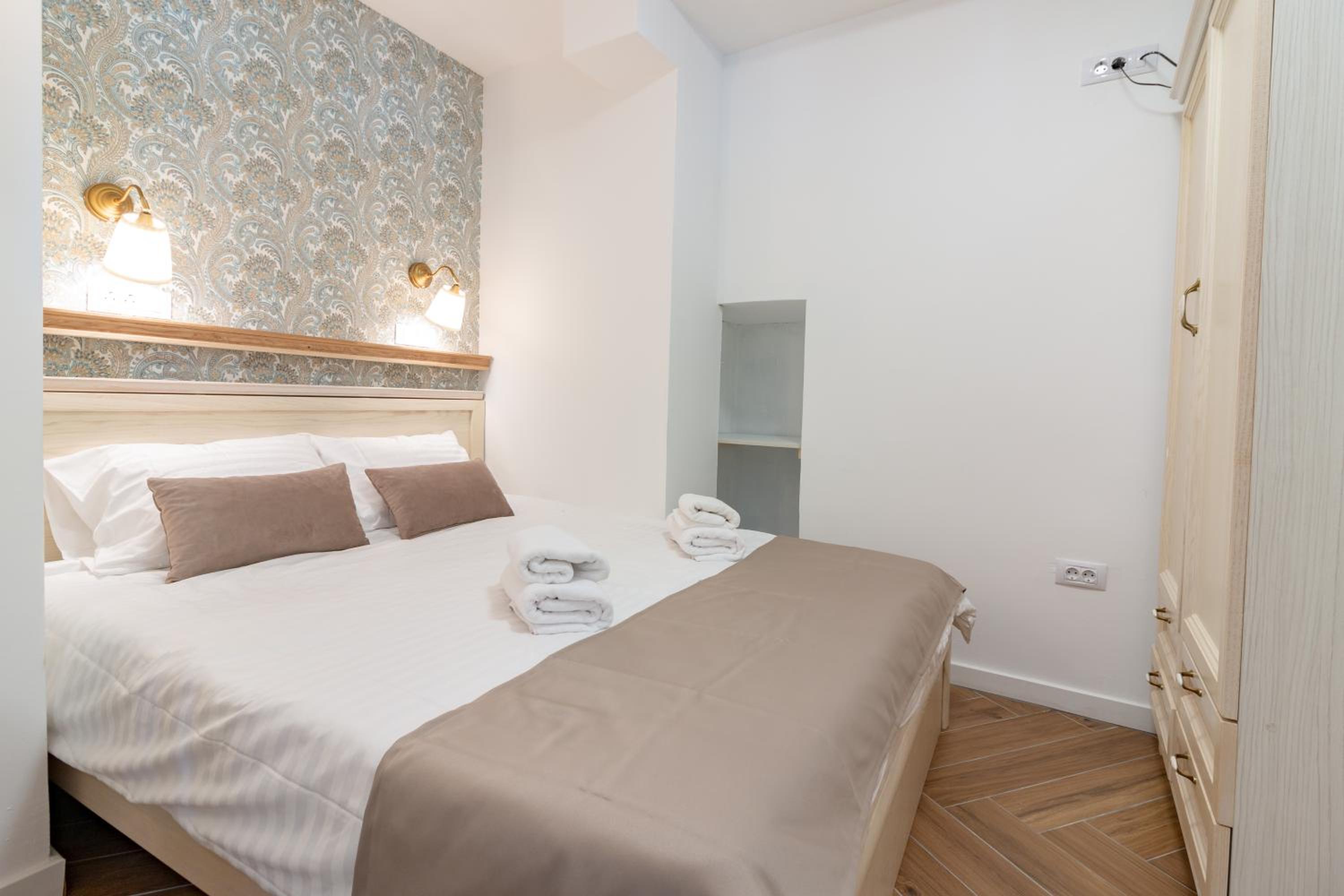 Deluxe One-Bedroom Apartment with Garden View photo 1