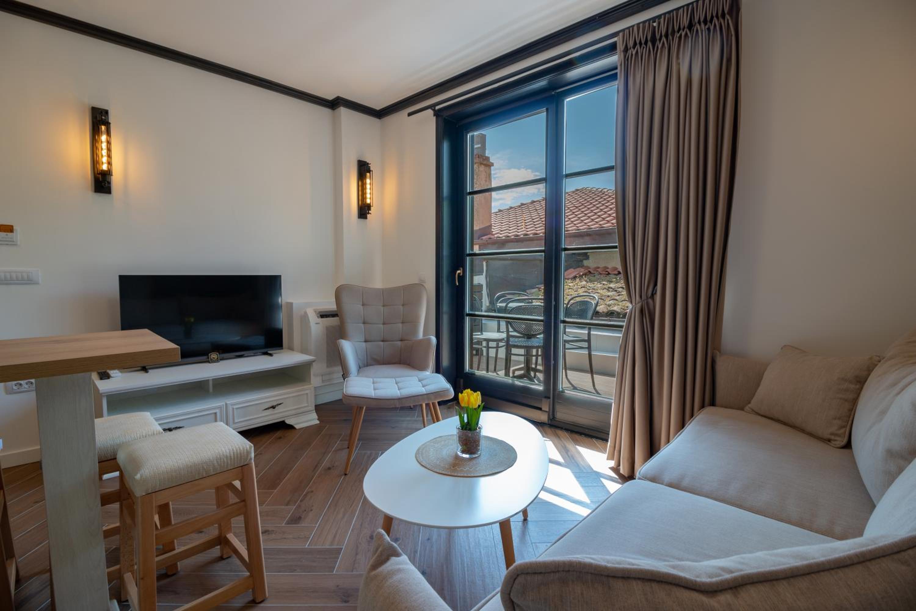 Apartment with City View photo 3