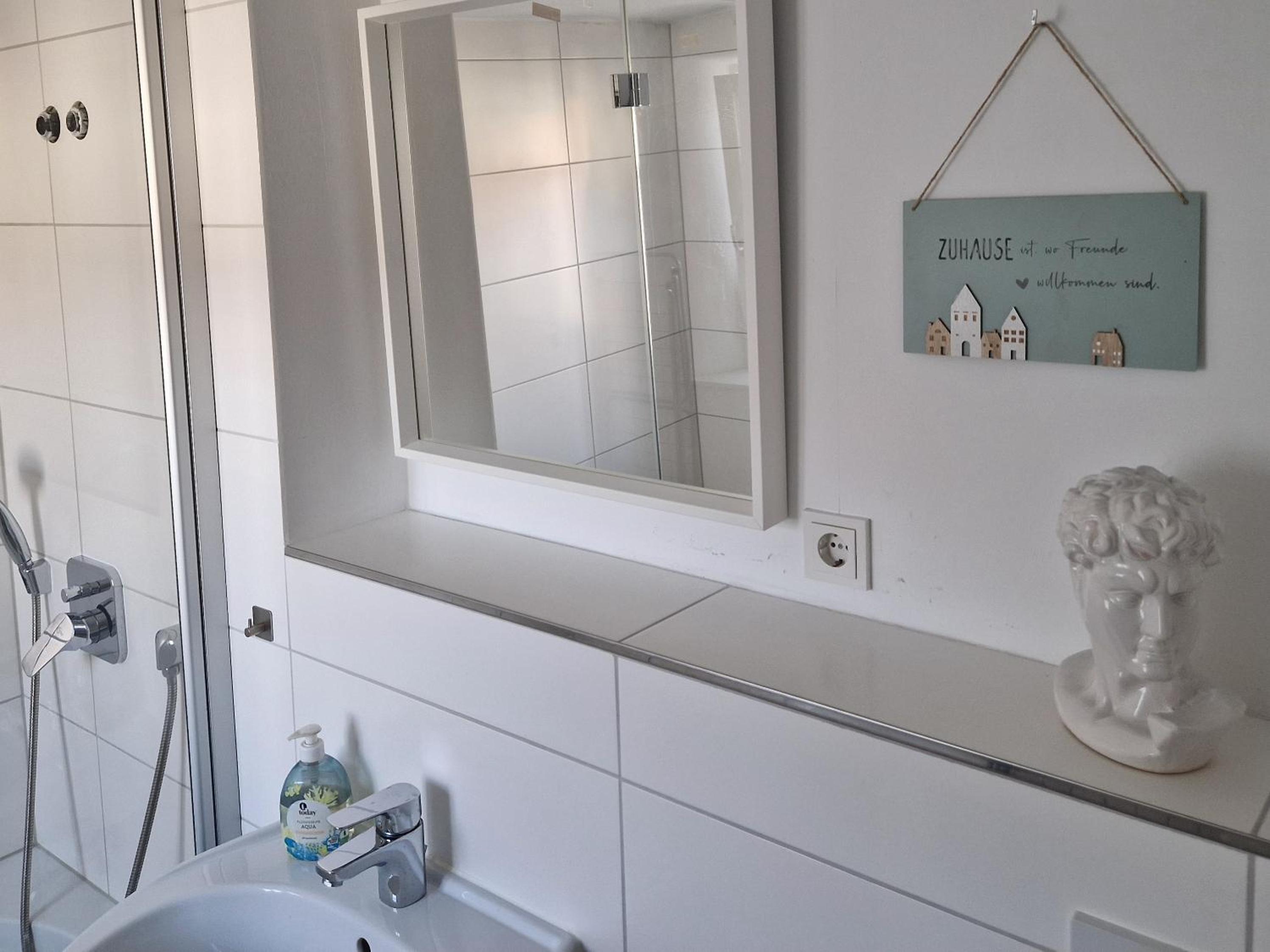 Single Room with Bath photo 3