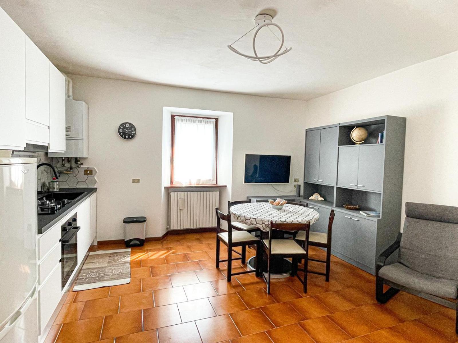 One-Bedroom Apartment photo 2