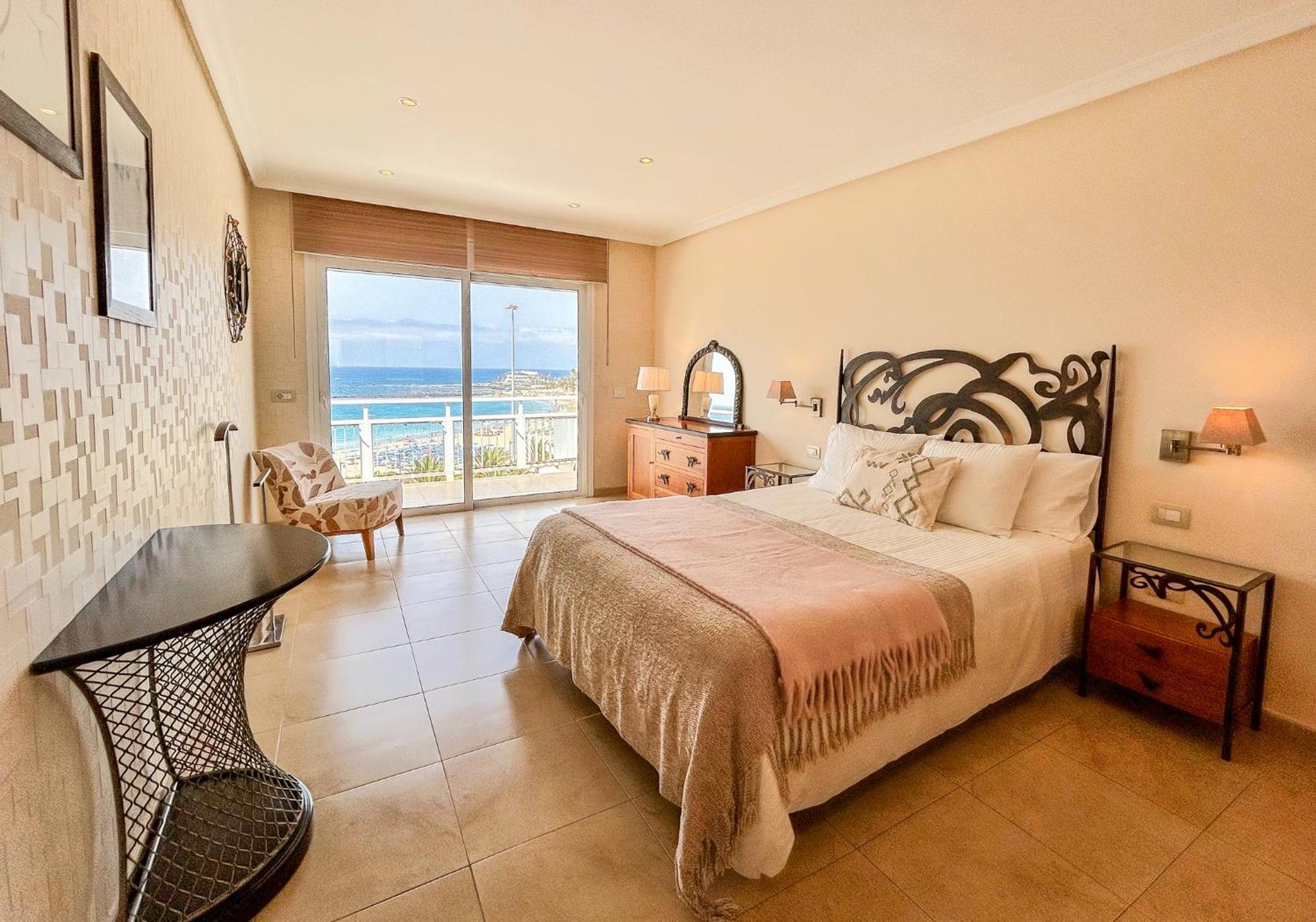 Two-Bedroom Apartment - Oceanfront  photo 3