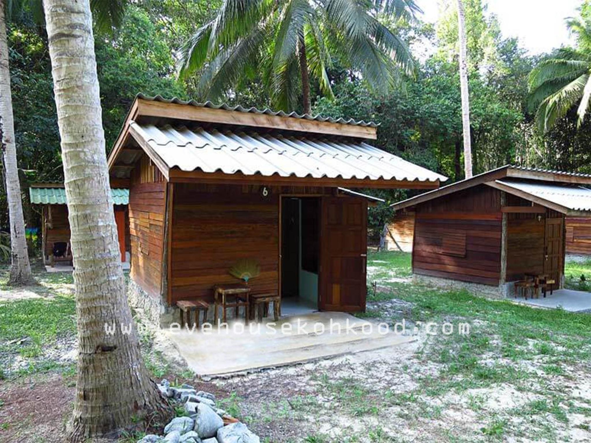 Standard Bungalow with Fan - Photo 8