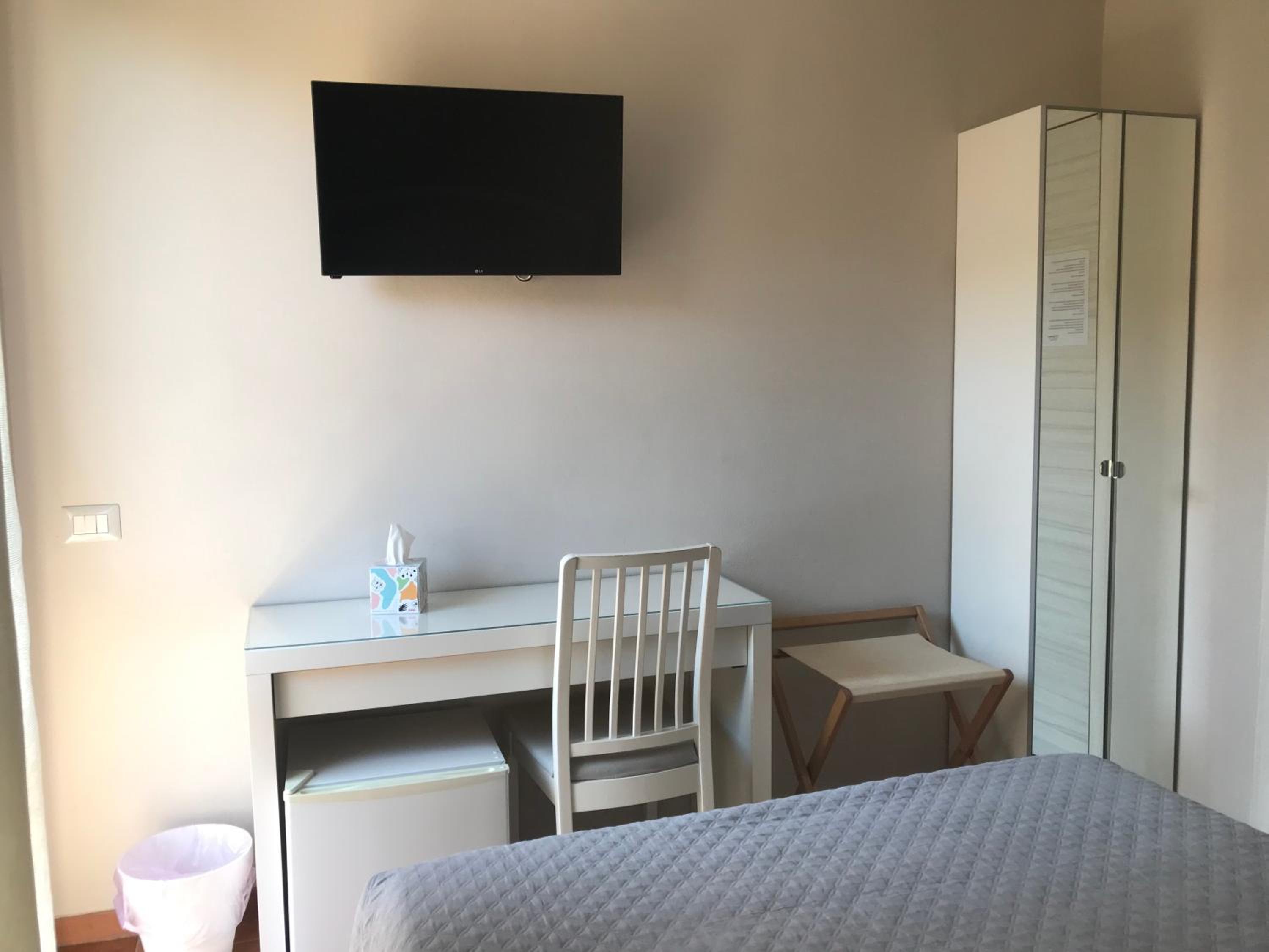 Single Room with Private External Bathroom photo 1
