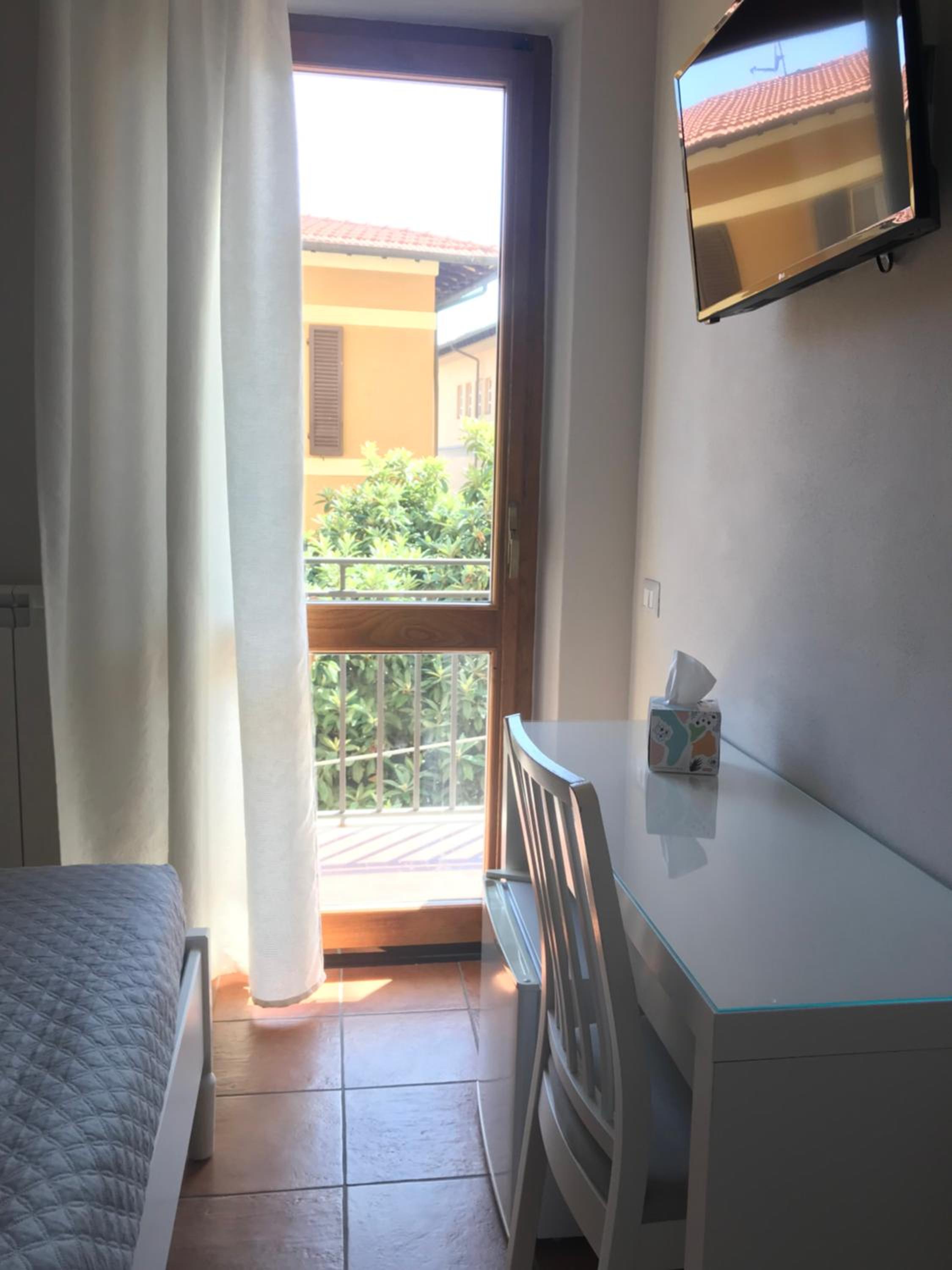 Single Room with Private External Bathroom photo 2