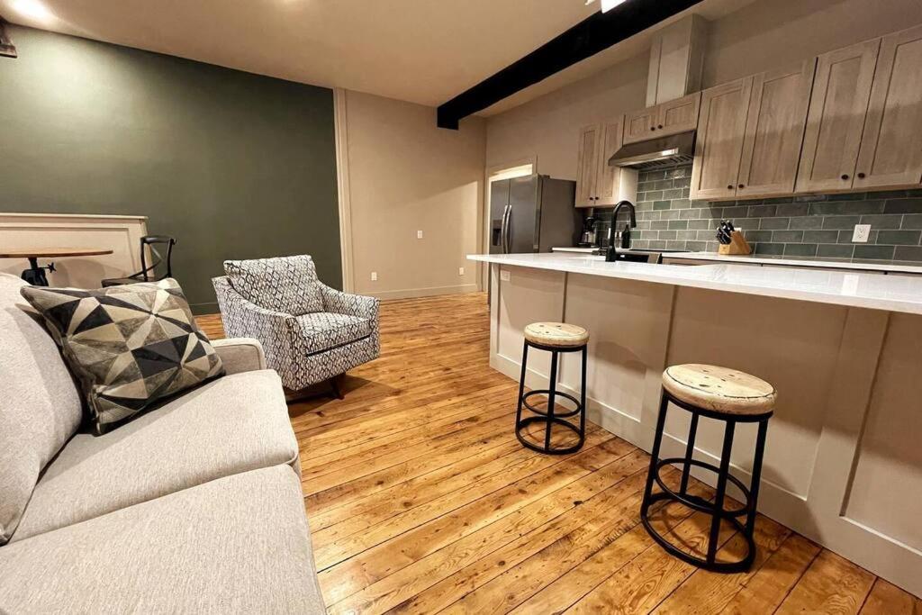 One-Bedroom Apartment photo 1