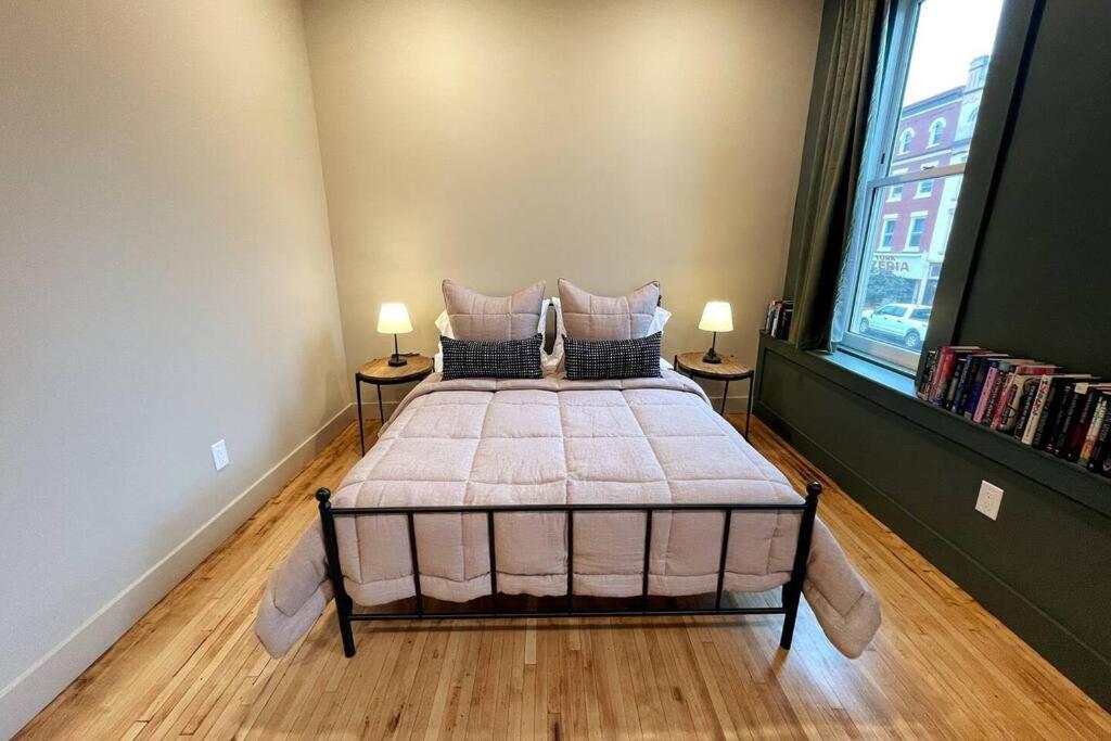 One-Bedroom Apartment photo 2