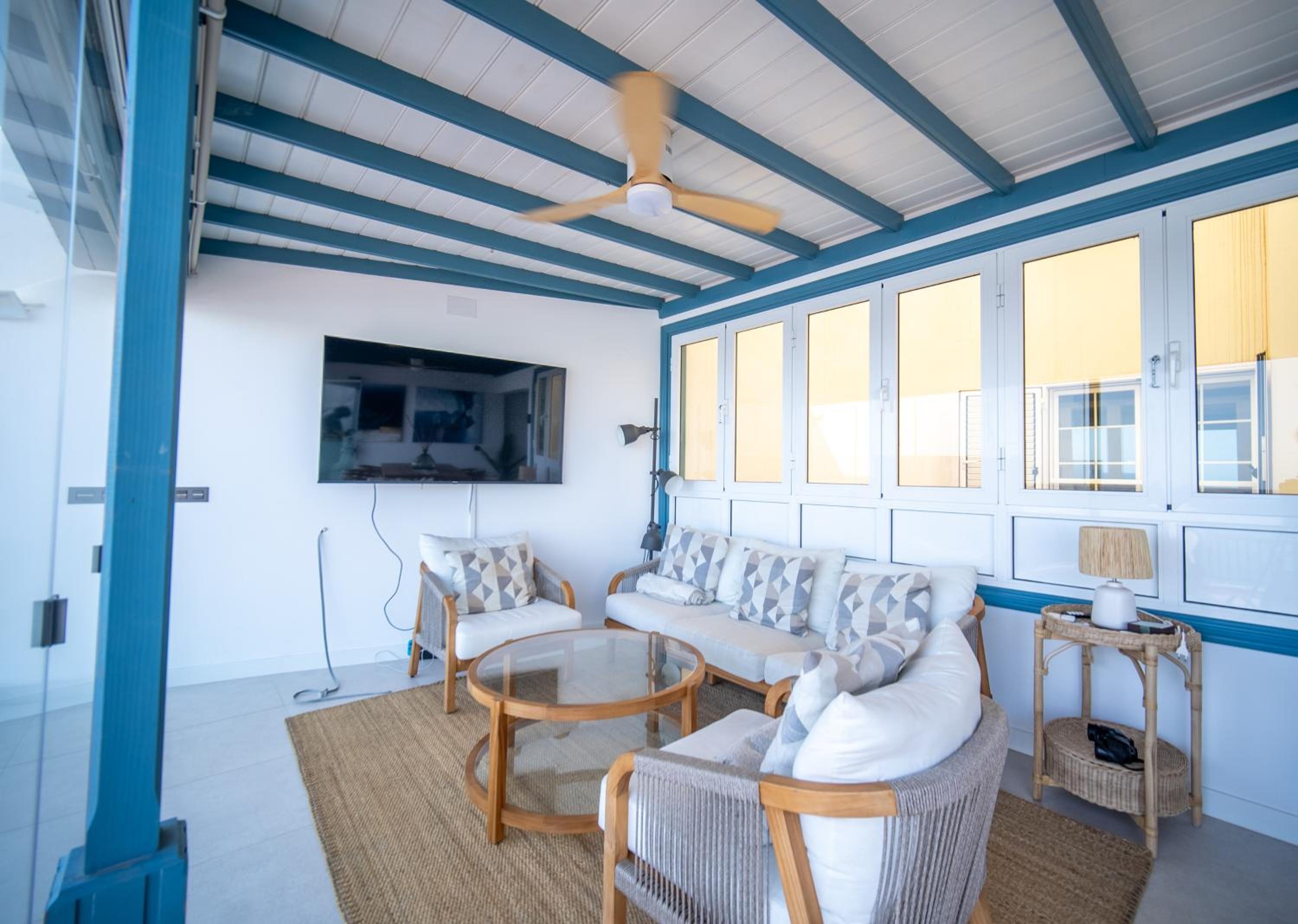 Three-Bedroom Apartment with Sea View photo 2