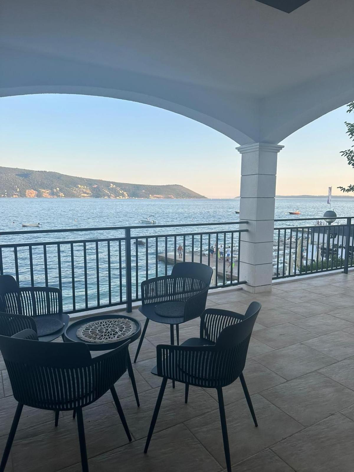 Deluxe Double Room (2 Adults + 1 Child)