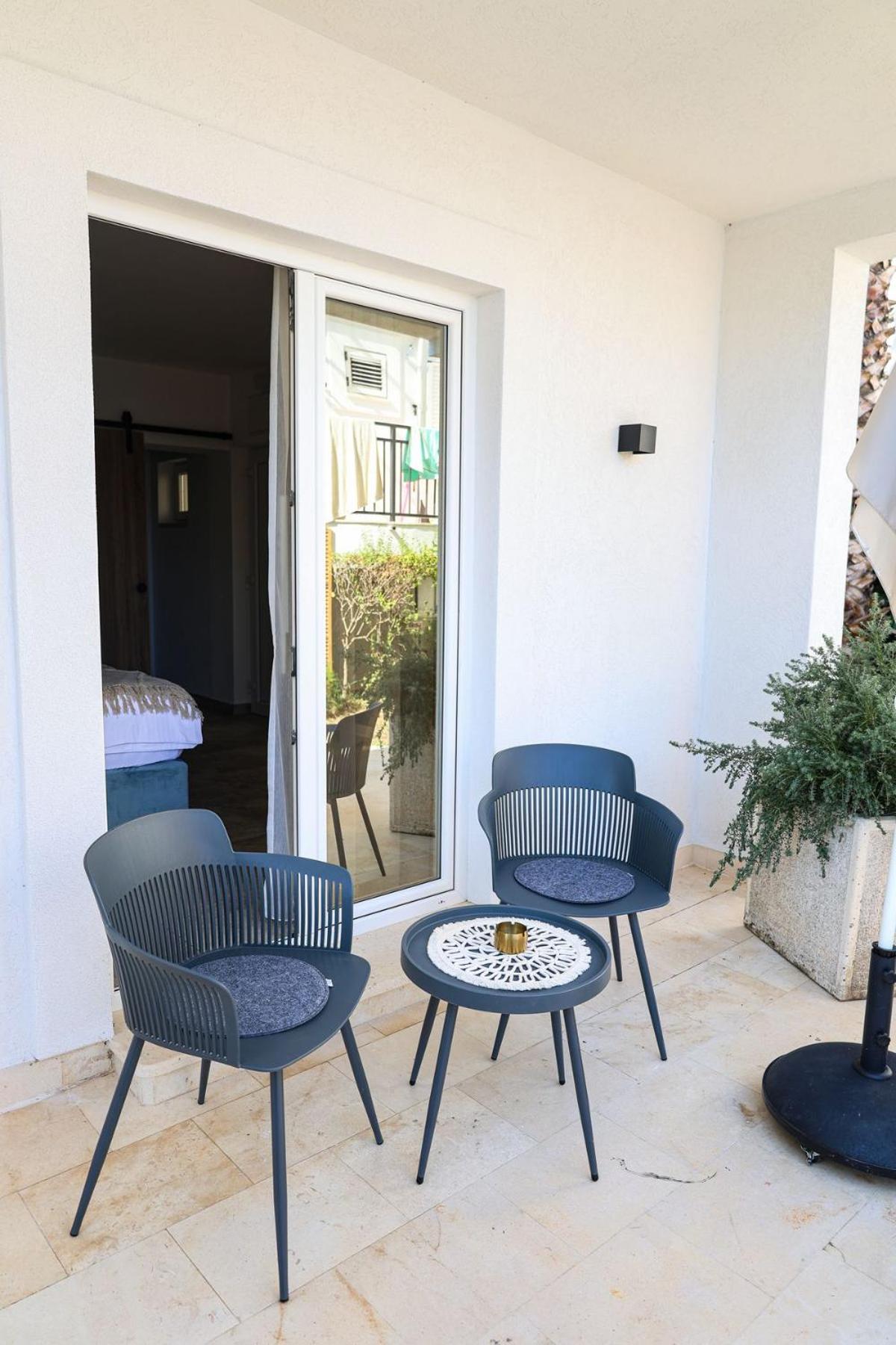 Deluxe Double Room (2 Adults + 1 Child)