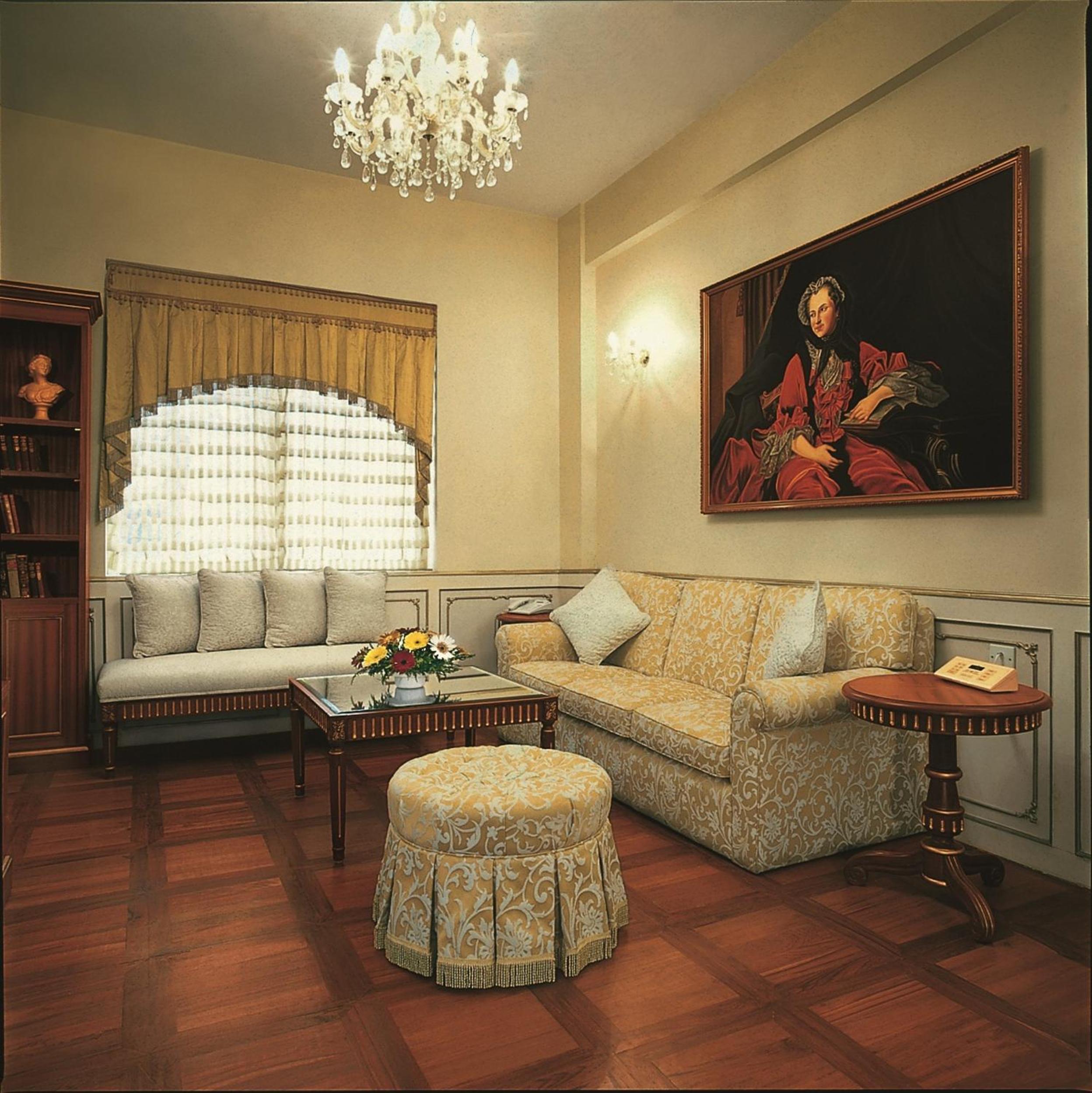 Suite - Photo 3