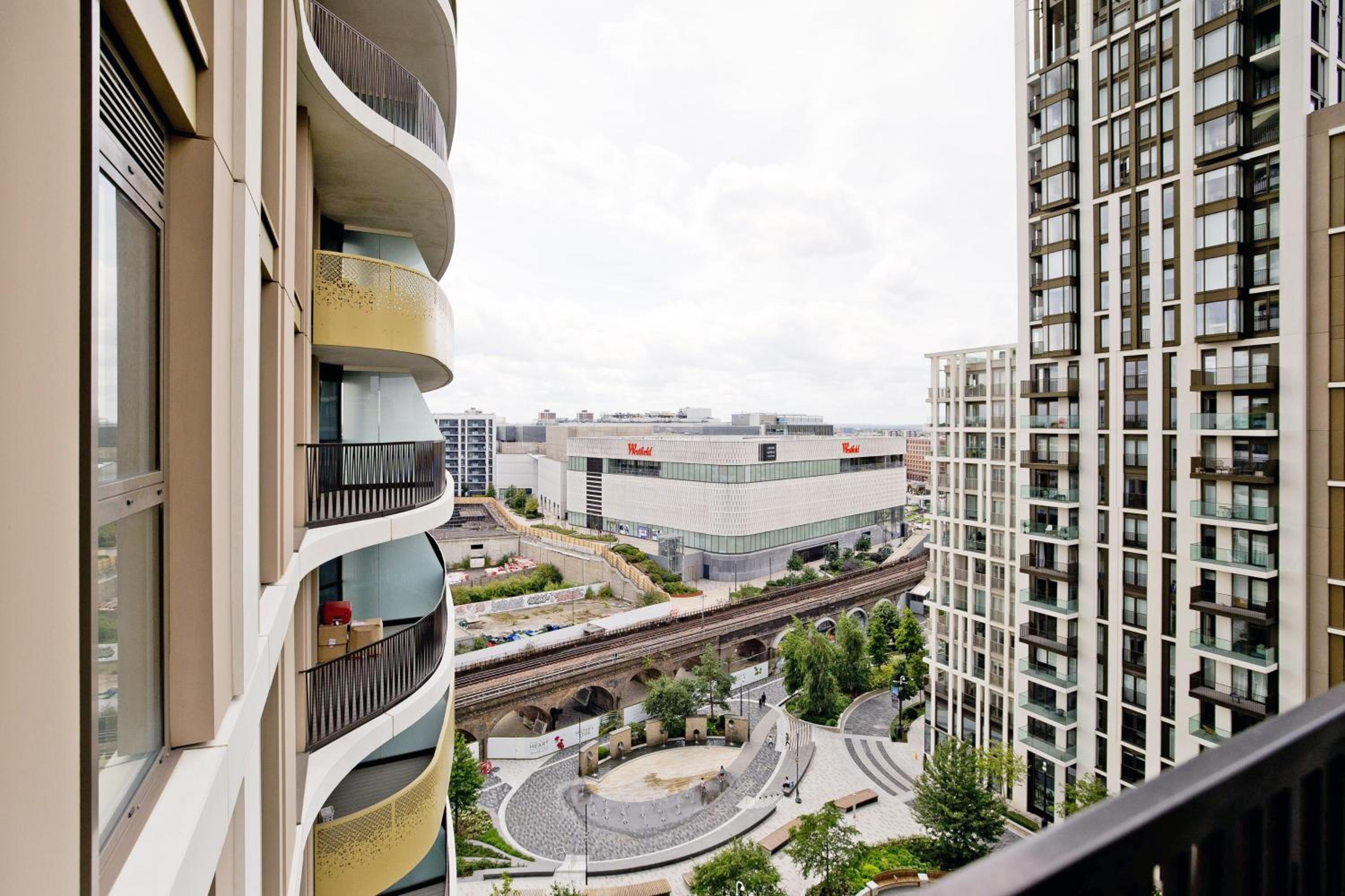 Apartment with View and Balcony photo 2