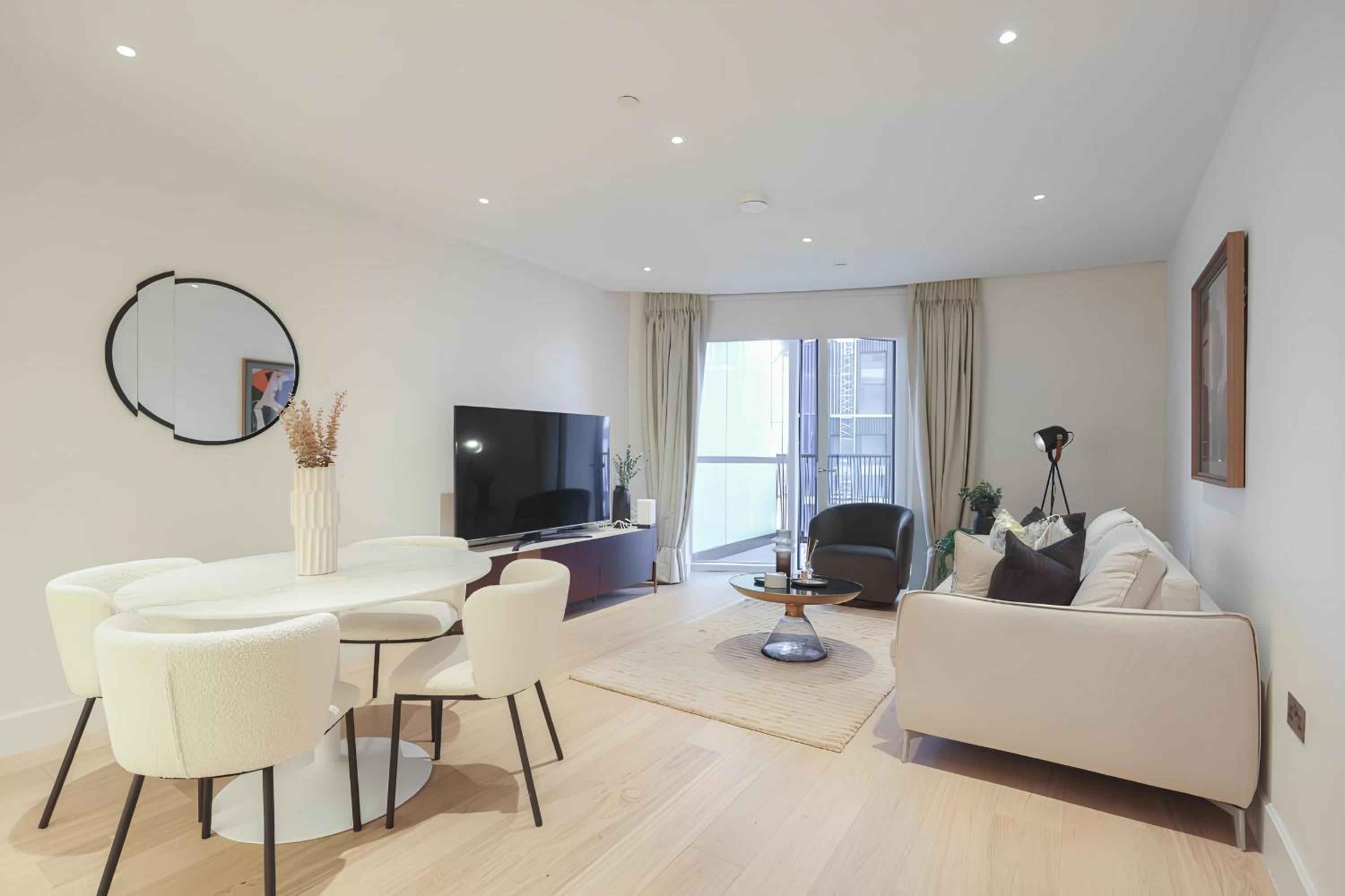 Two-Bedroom Apartment with Balcony photo 1