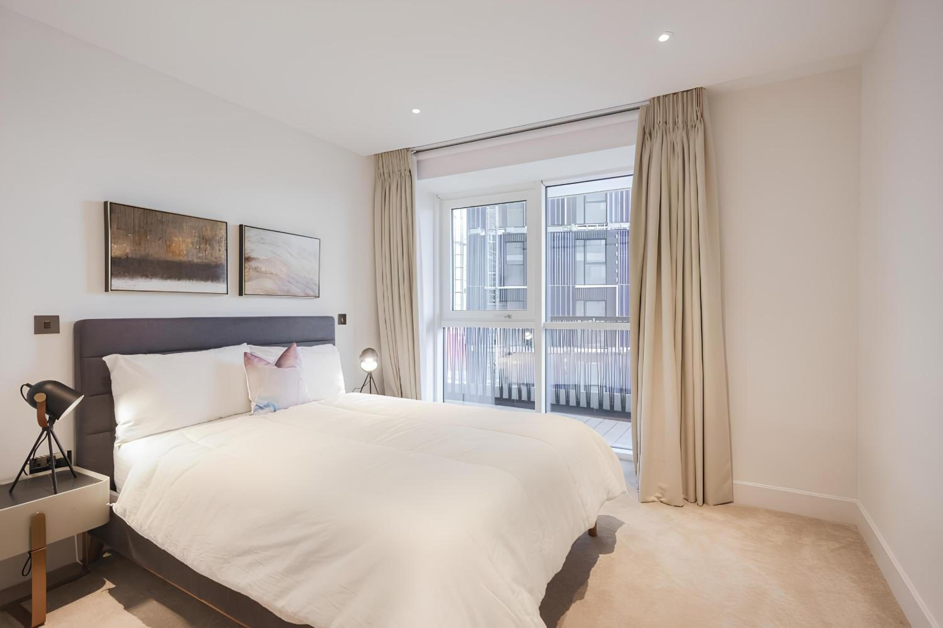 Two-Bedroom Apartment with Balcony photo 2