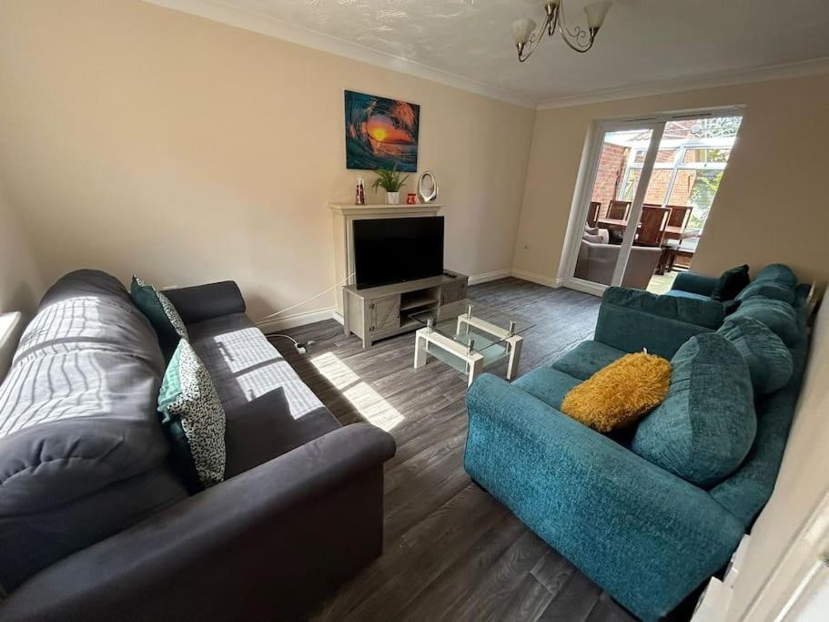 Six-Bedroom House photo 1