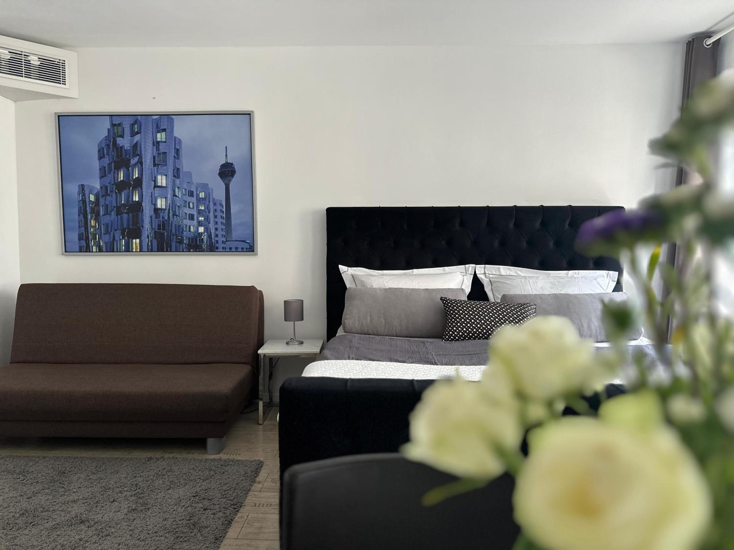 One-Bedroom Apartment - Photo 32
