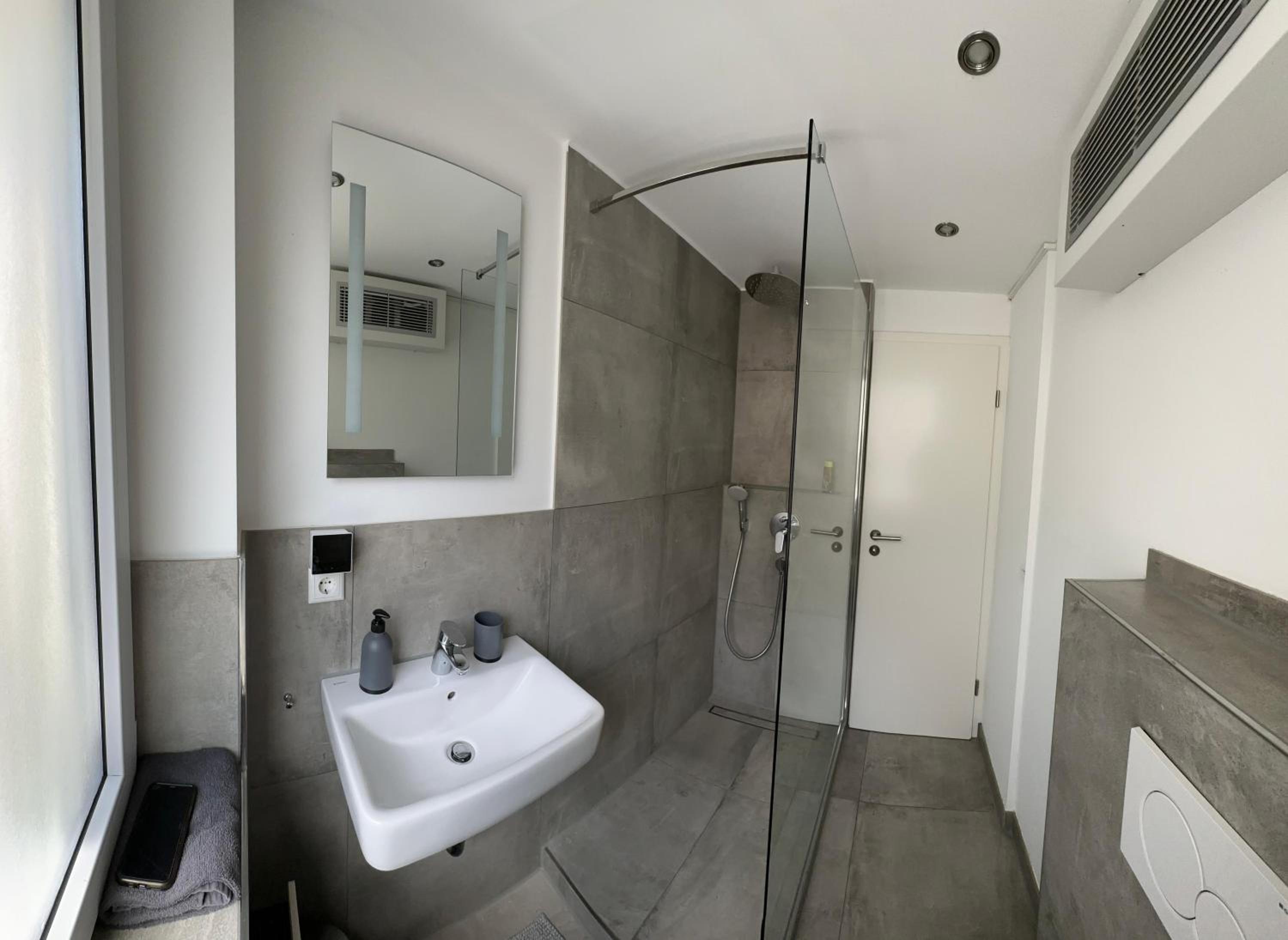One-Bedroom Apartment - Photo 34