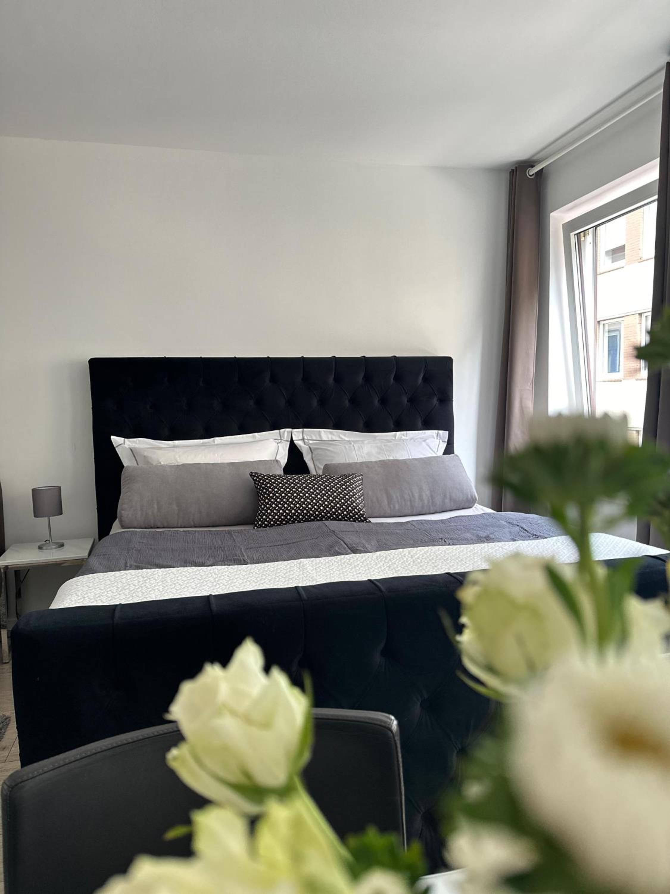 One-Bedroom Apartment - Photo 40
