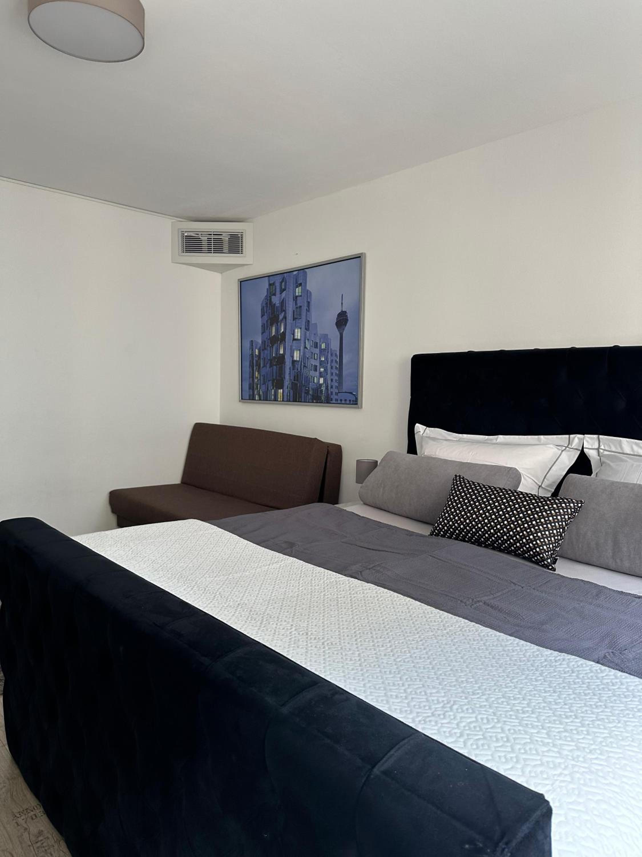One-Bedroom Apartment - Photo 36