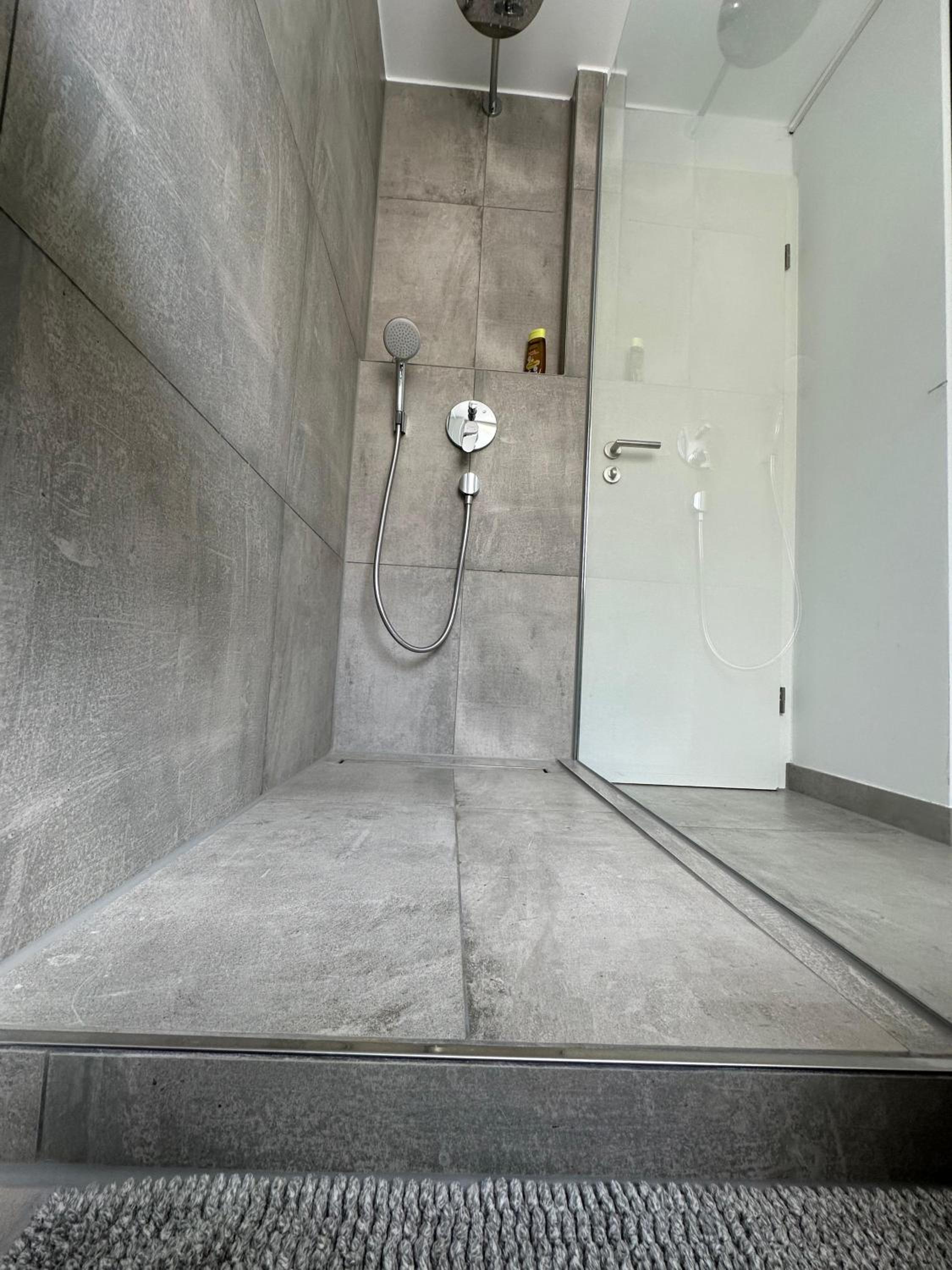 One-Bedroom Apartment - Photo 46