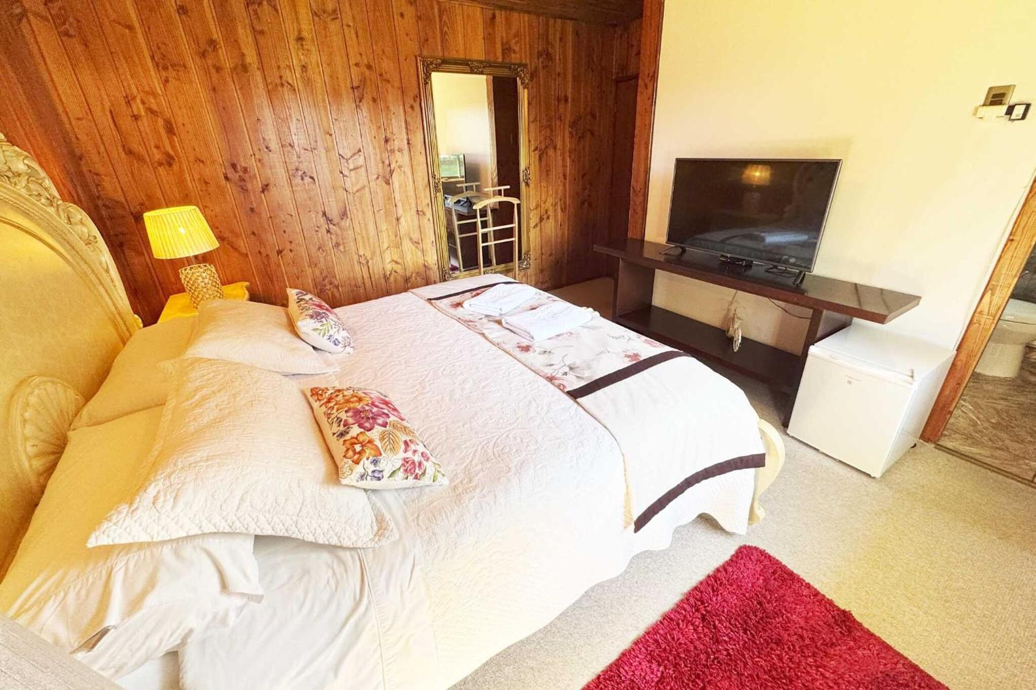 Standard Queen Room photo 2