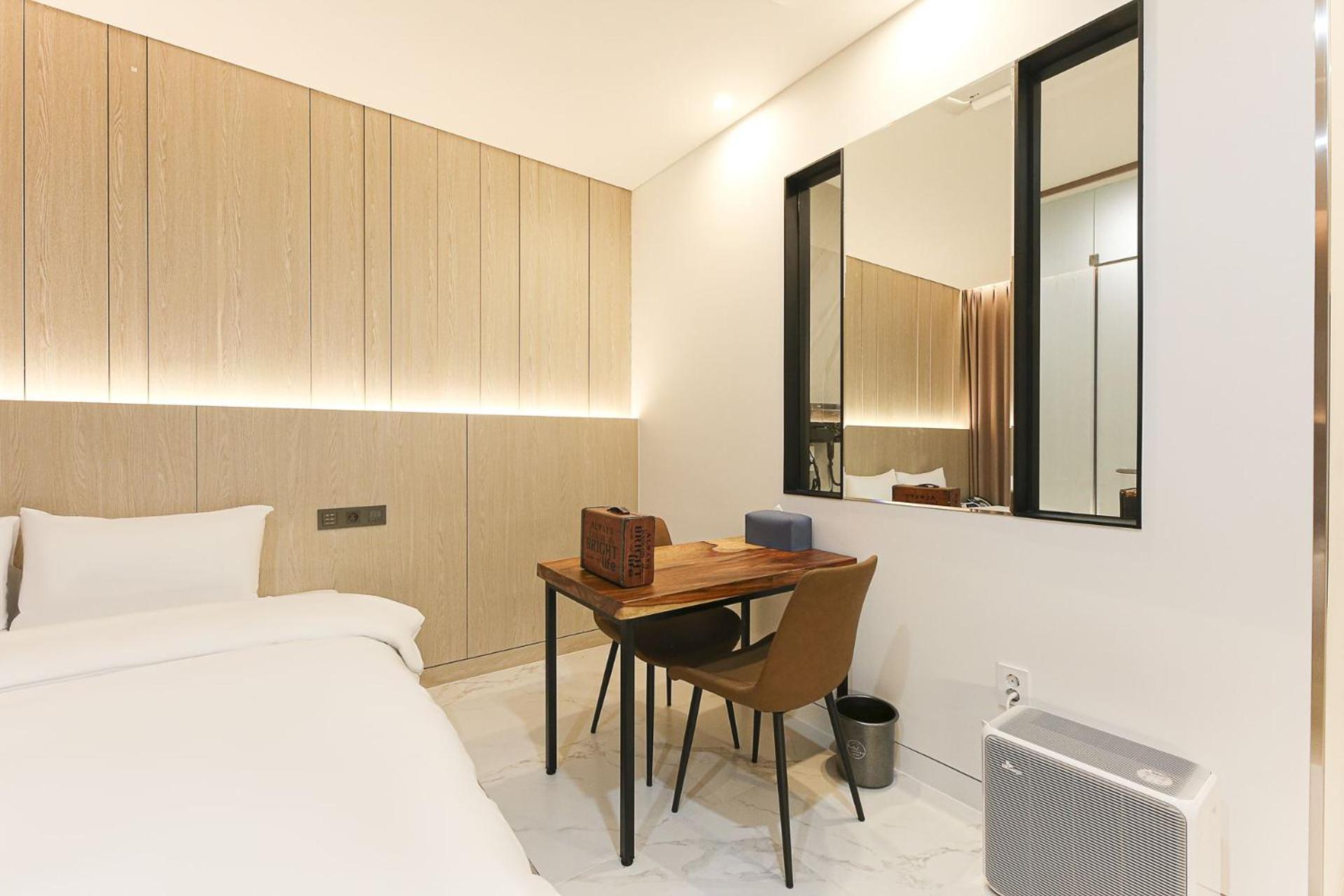 Deluxe Room - Photo 8