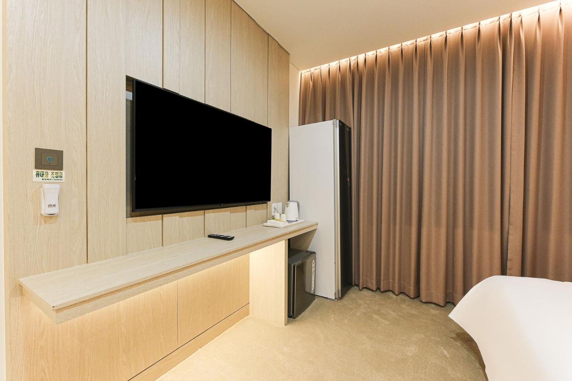 Deluxe Room - Photo 6