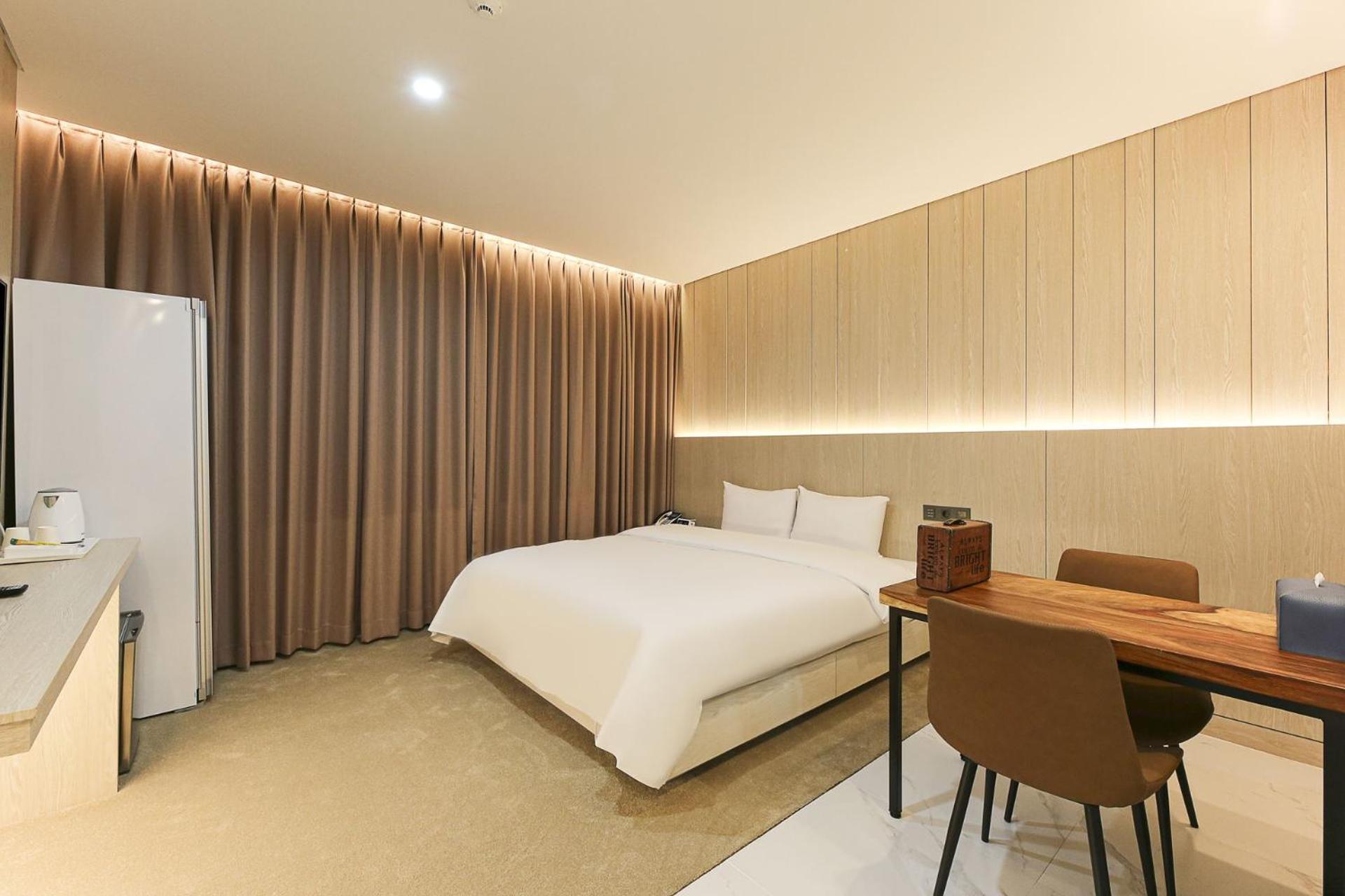 Deluxe Room - Photo 9