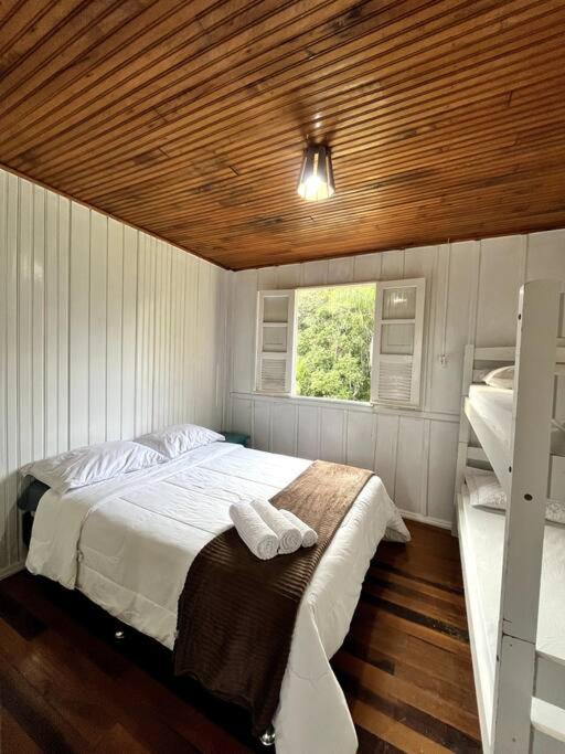 Five-Bedroom House photo 3