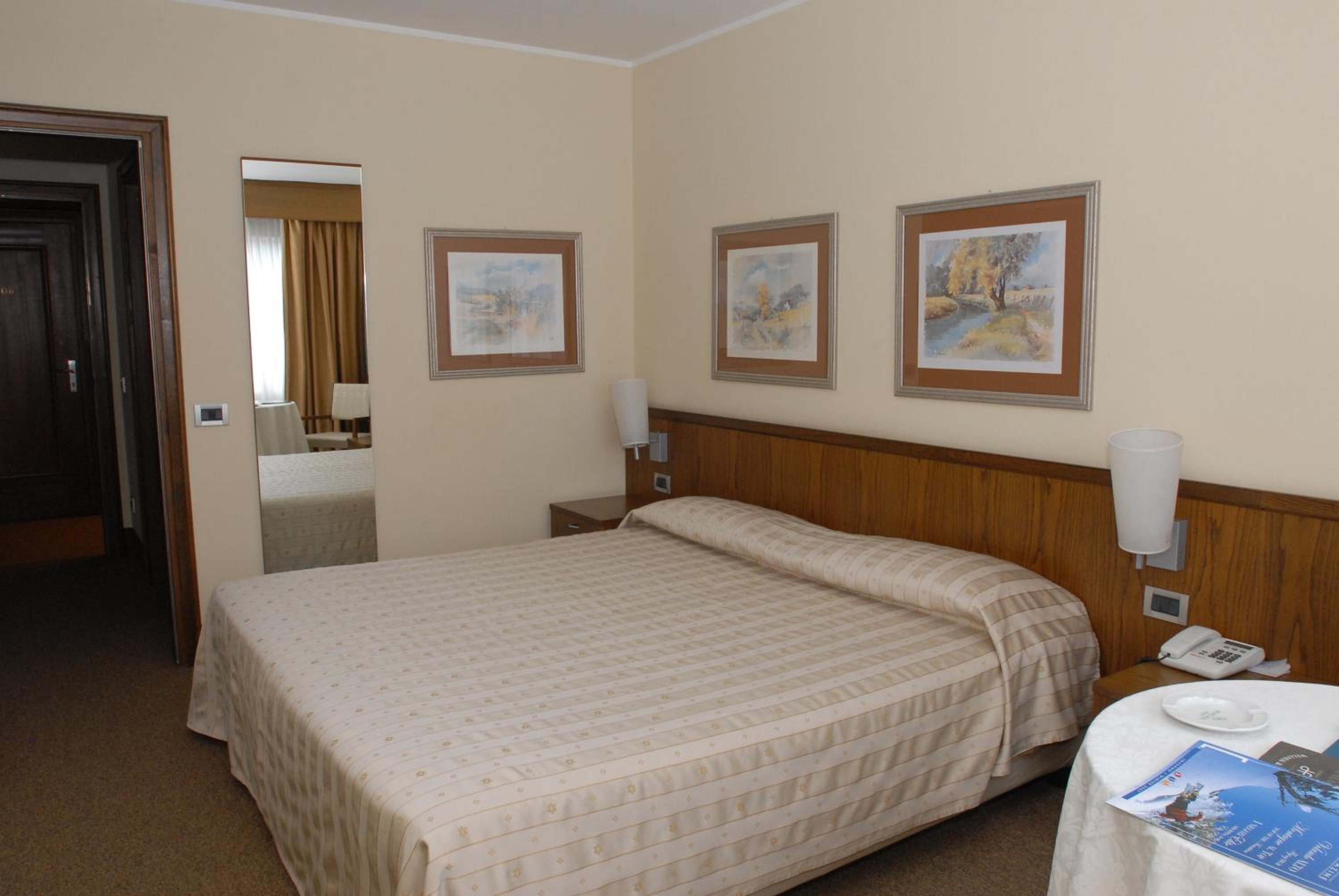 Classic Double or Twin Room - Photo 5
