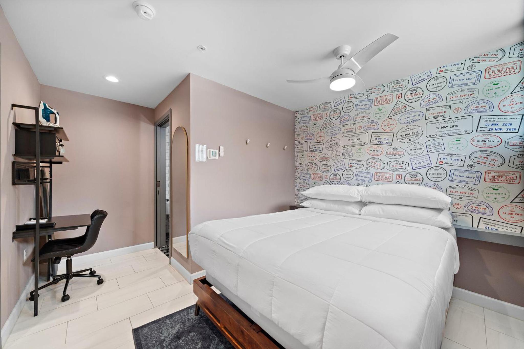 Deluxe Queen Suite