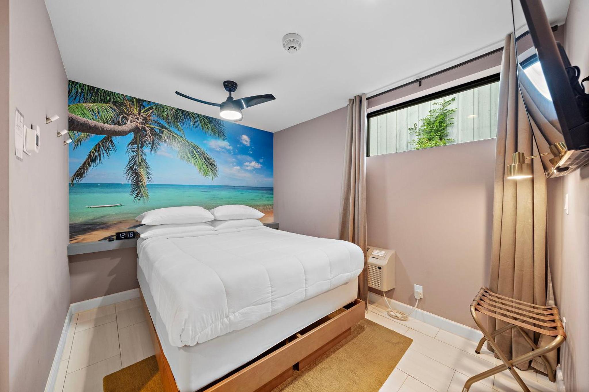 Deluxe Queen Suite