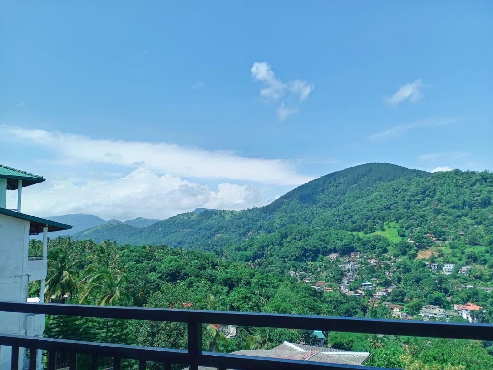 Deluxe Double Room With Balcony photo 2