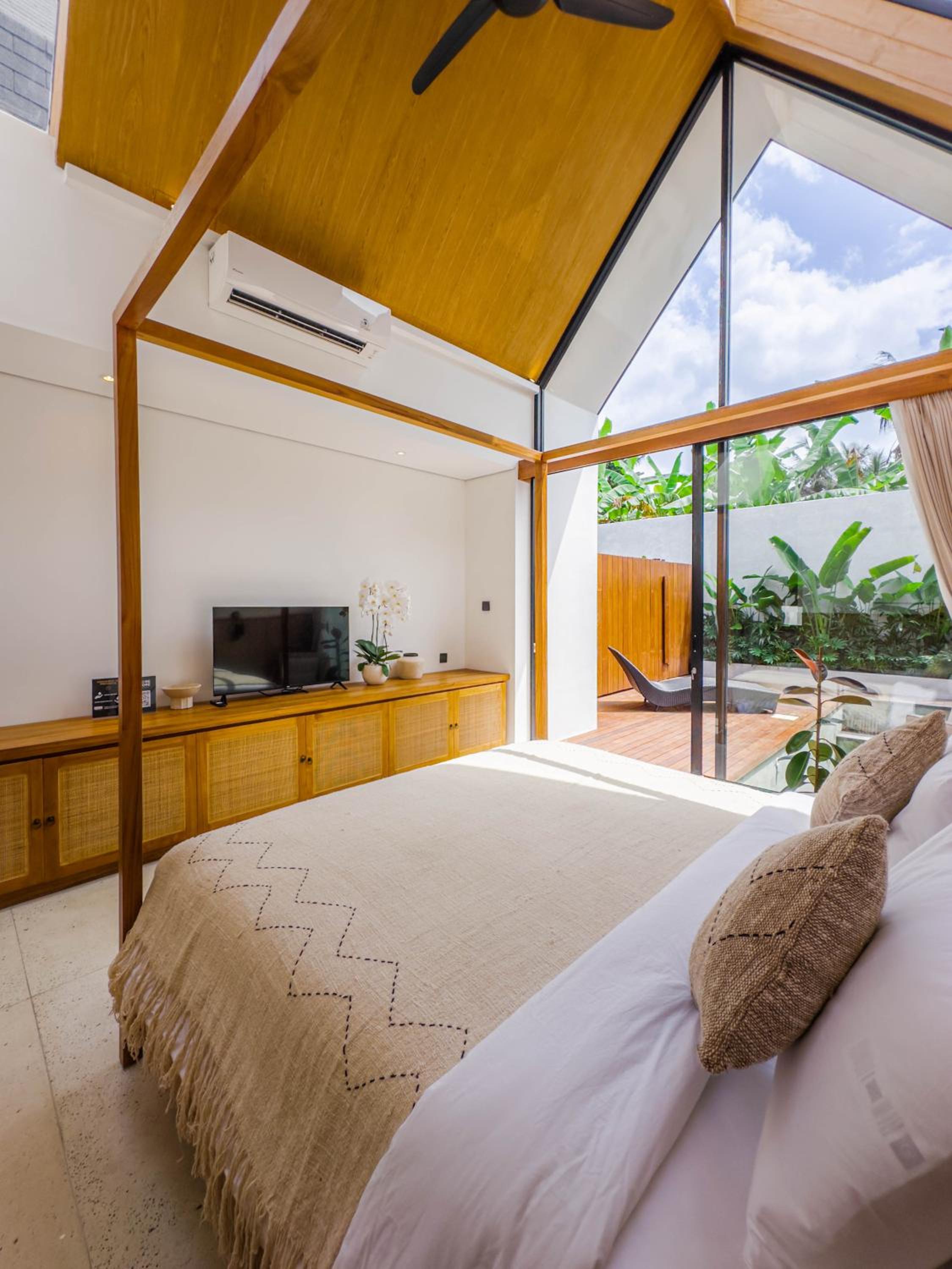 One-Bedroom Villa with Private Pool - Photo 13