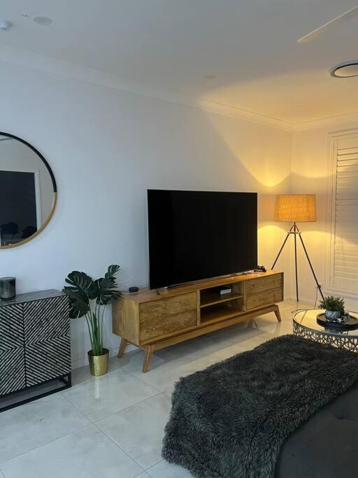 Three-Bedroom House photo 2