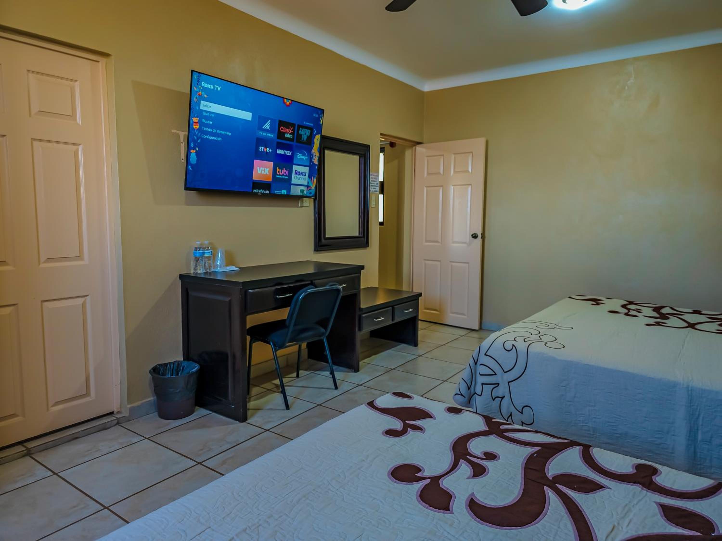 King Room with Two King Beds photo 1