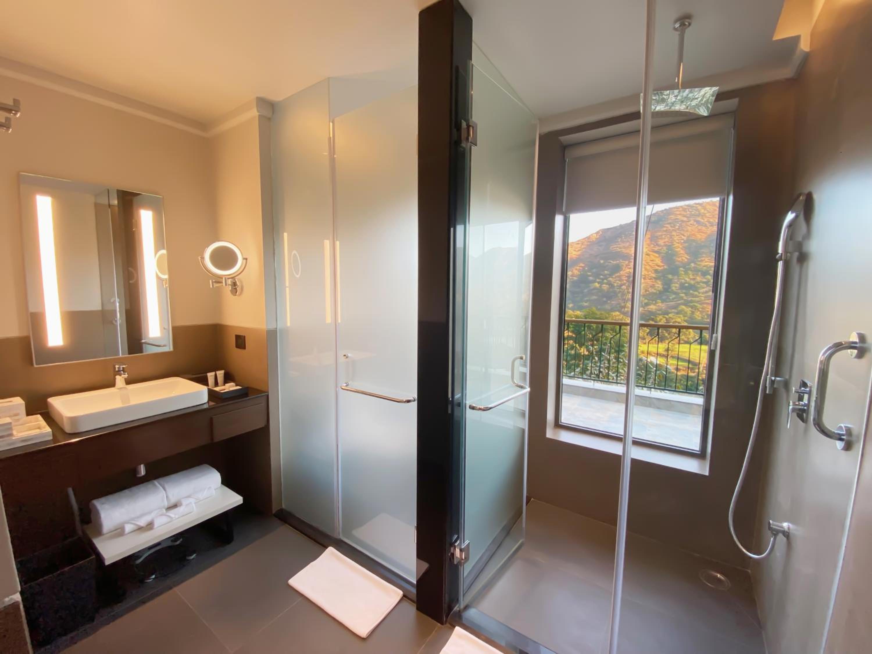 Standard King Room with Pool View | 15% Off Spa + Happy Hours 1+1 | Early Check-in/Late Check-out (Subject to Availability) photo 3