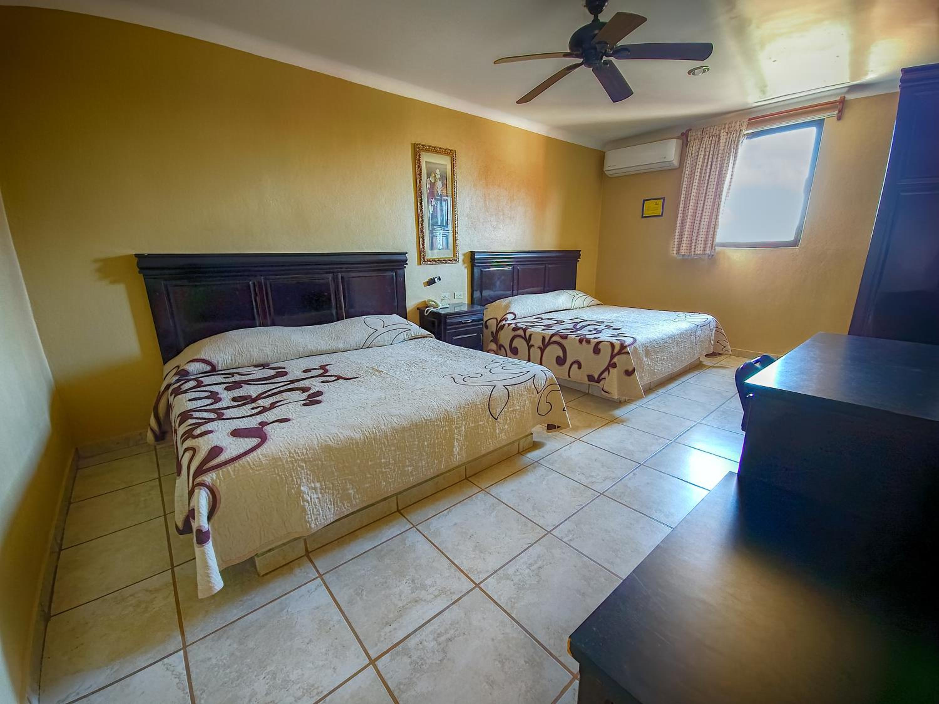 King Room with Two King Beds photo 2