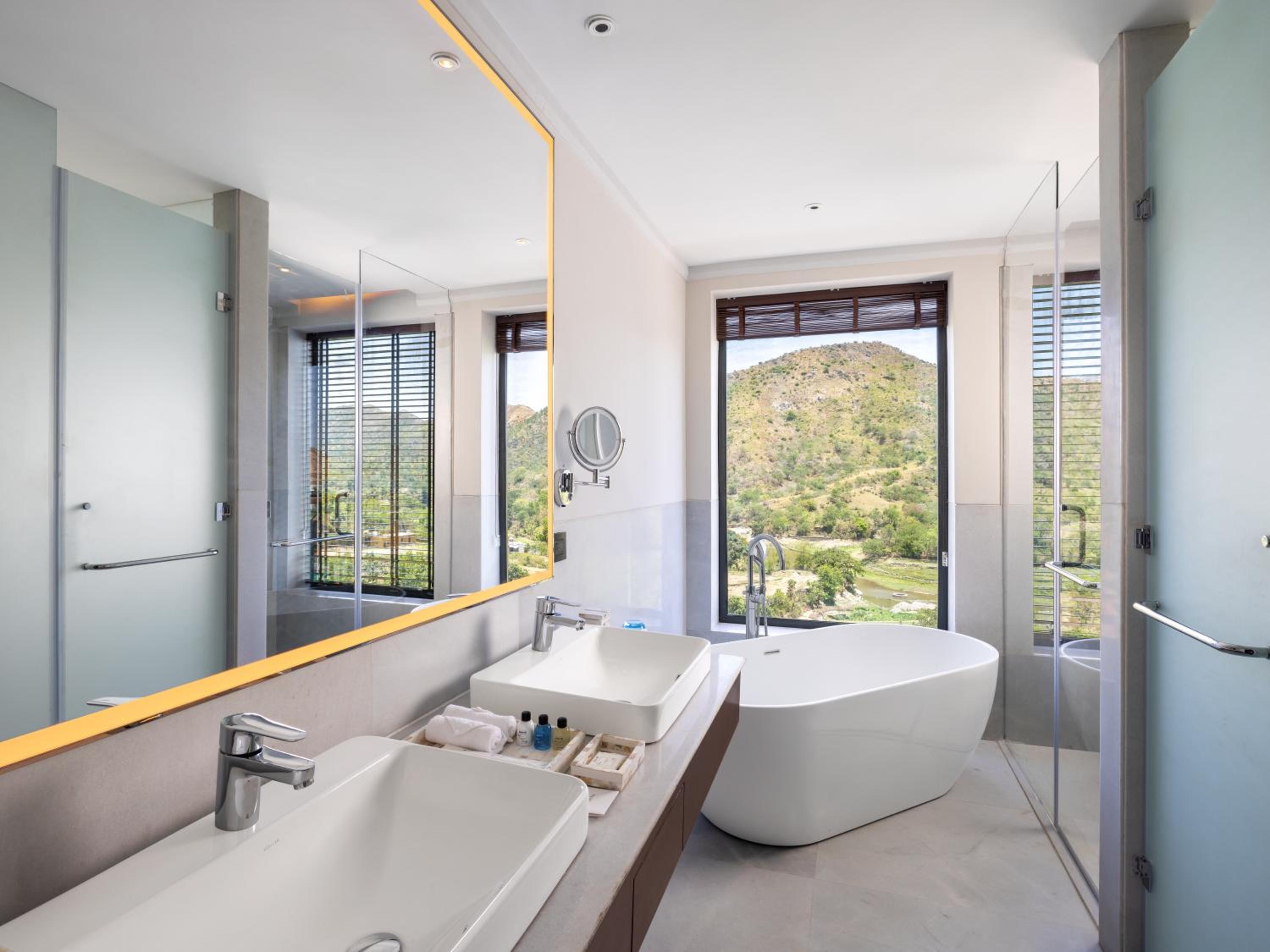 One-Bedroom Suiten with Balcony | 15% Off Spa + Happy Hours 1+1 | Early Check-in/Late Check-out (Subject to Availability) photo
