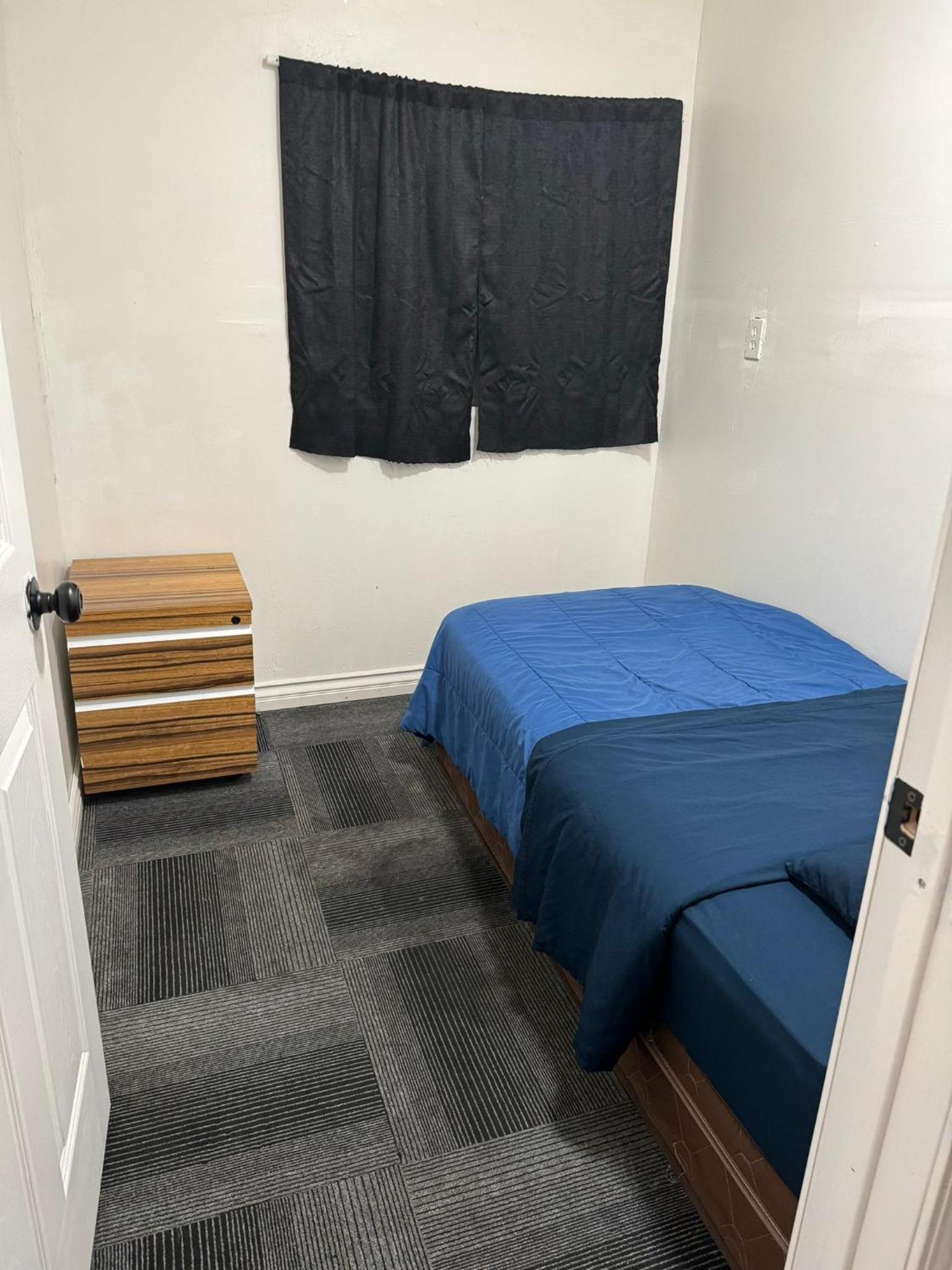 Small Single Room photo 3
