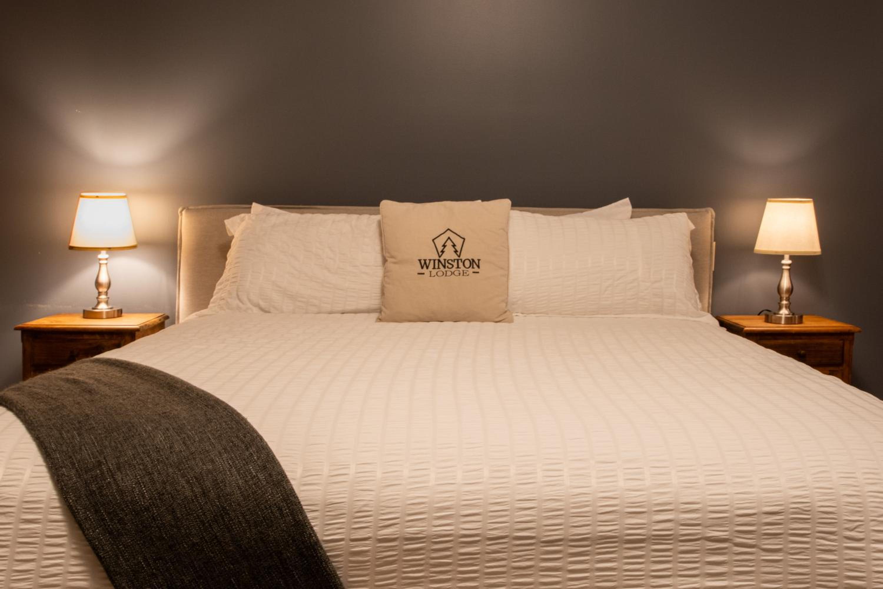 Deluxe King Room - Photo 5