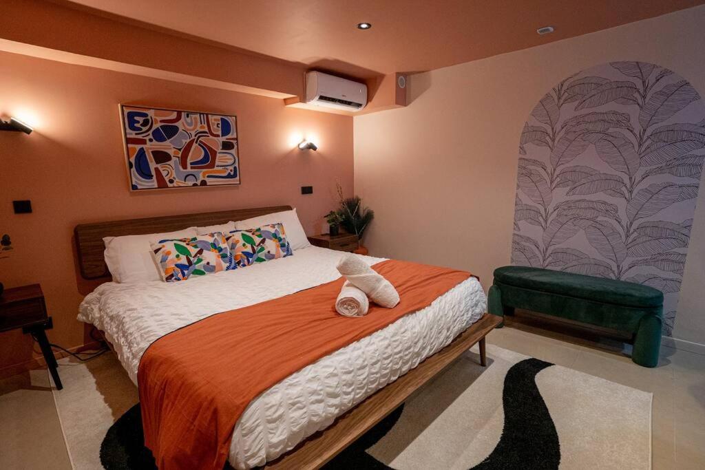 One-Bedroom Apartment photo 2