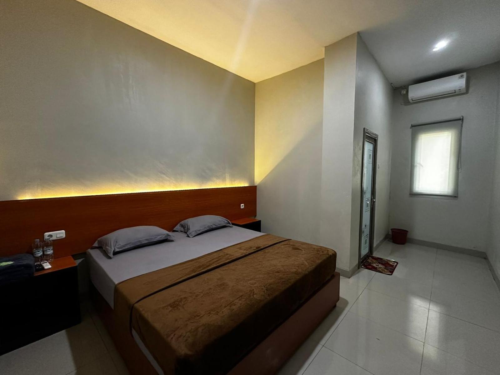 Deluxe King Suite photo 1