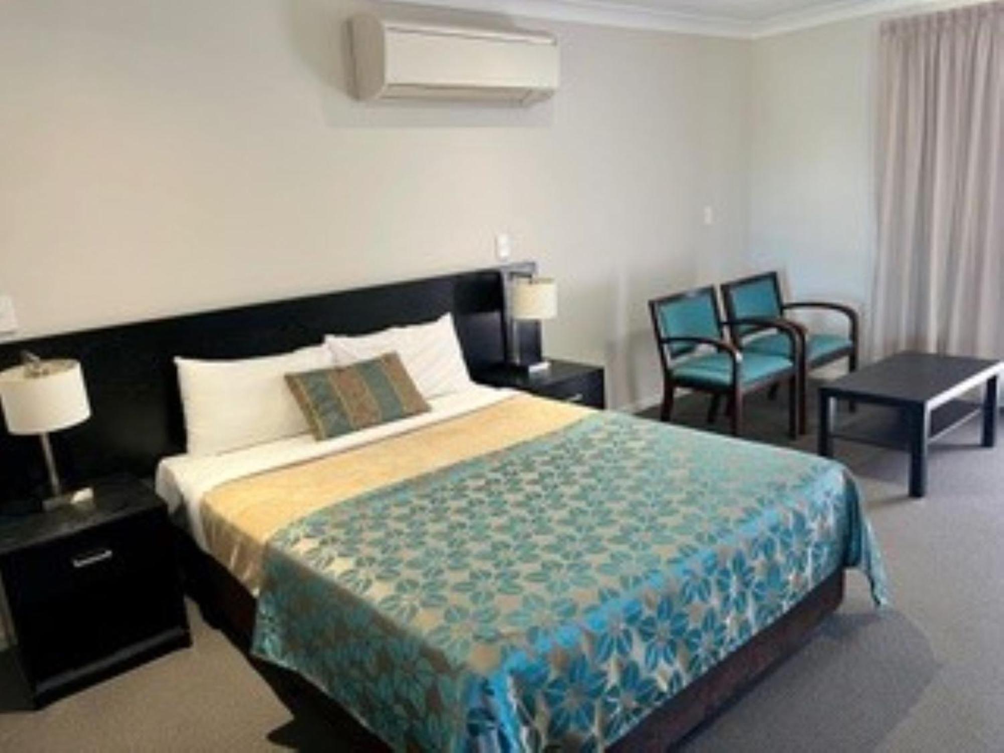 Queen Room photo 1