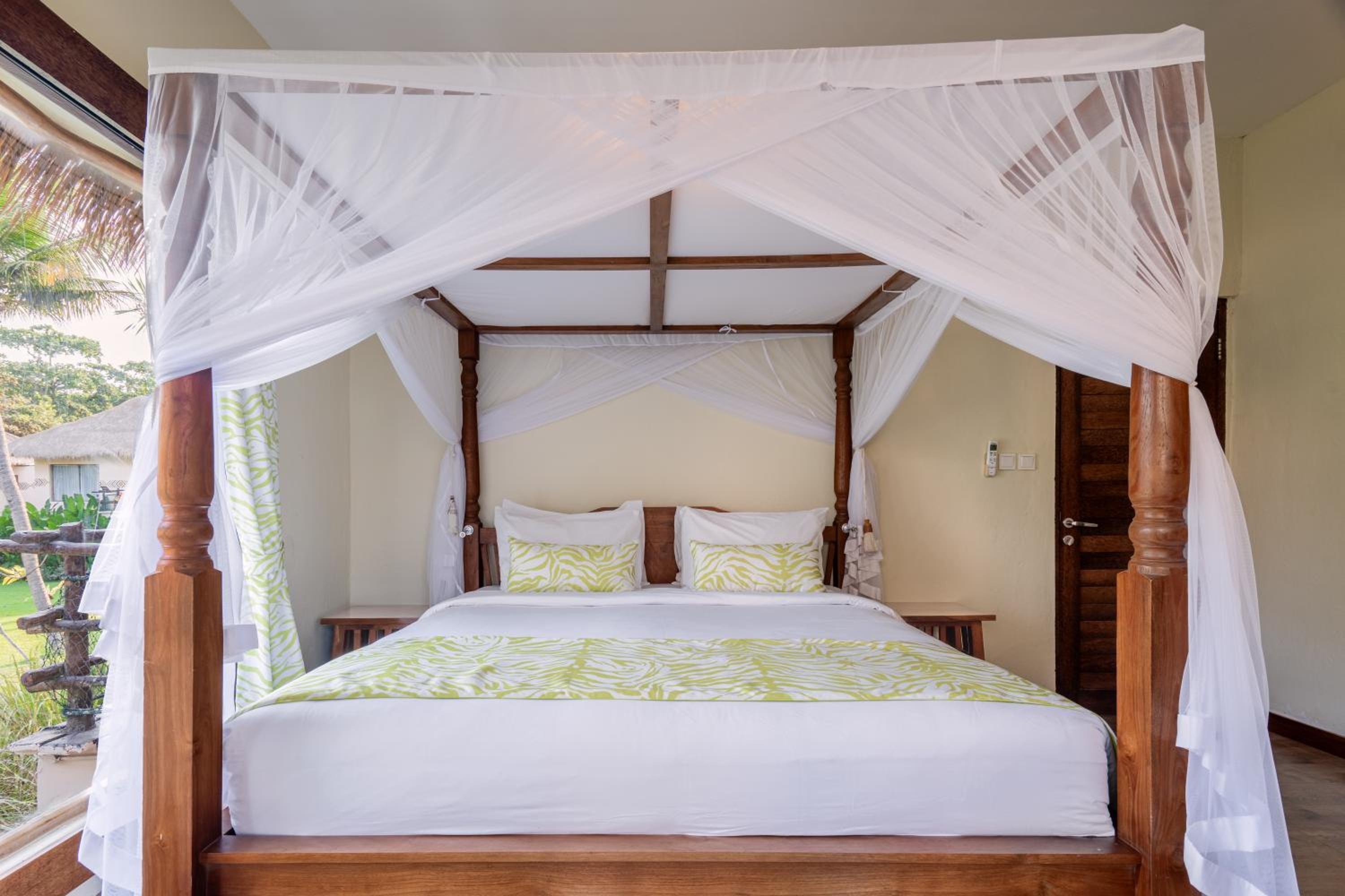 Tembo Family Suite + Bali Safari Park Entrance & Safari Journey