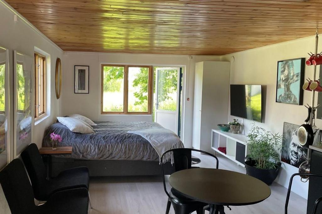 One-Bedroom House photo 1