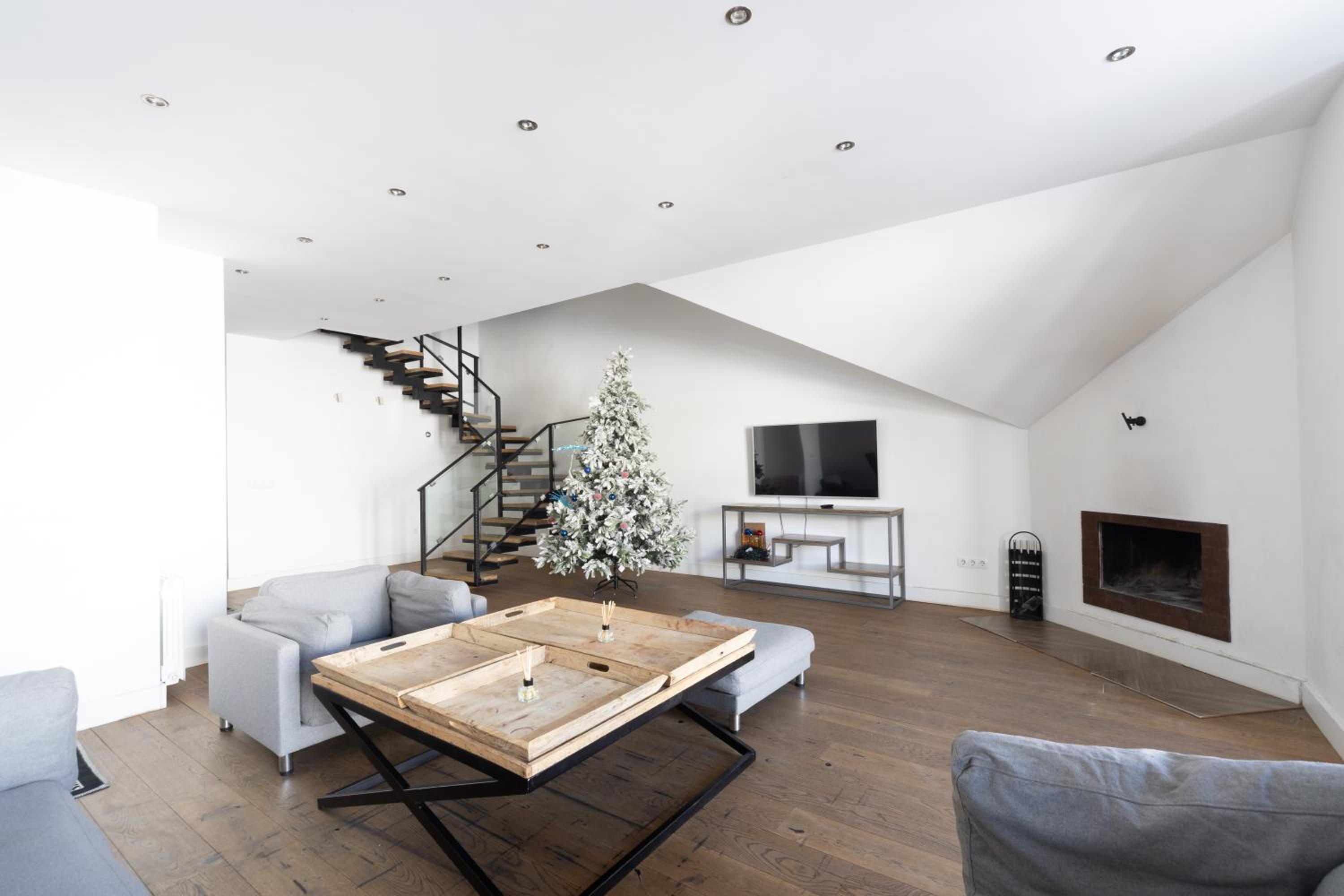 Five-Bedroom Premium Apartment photo 1