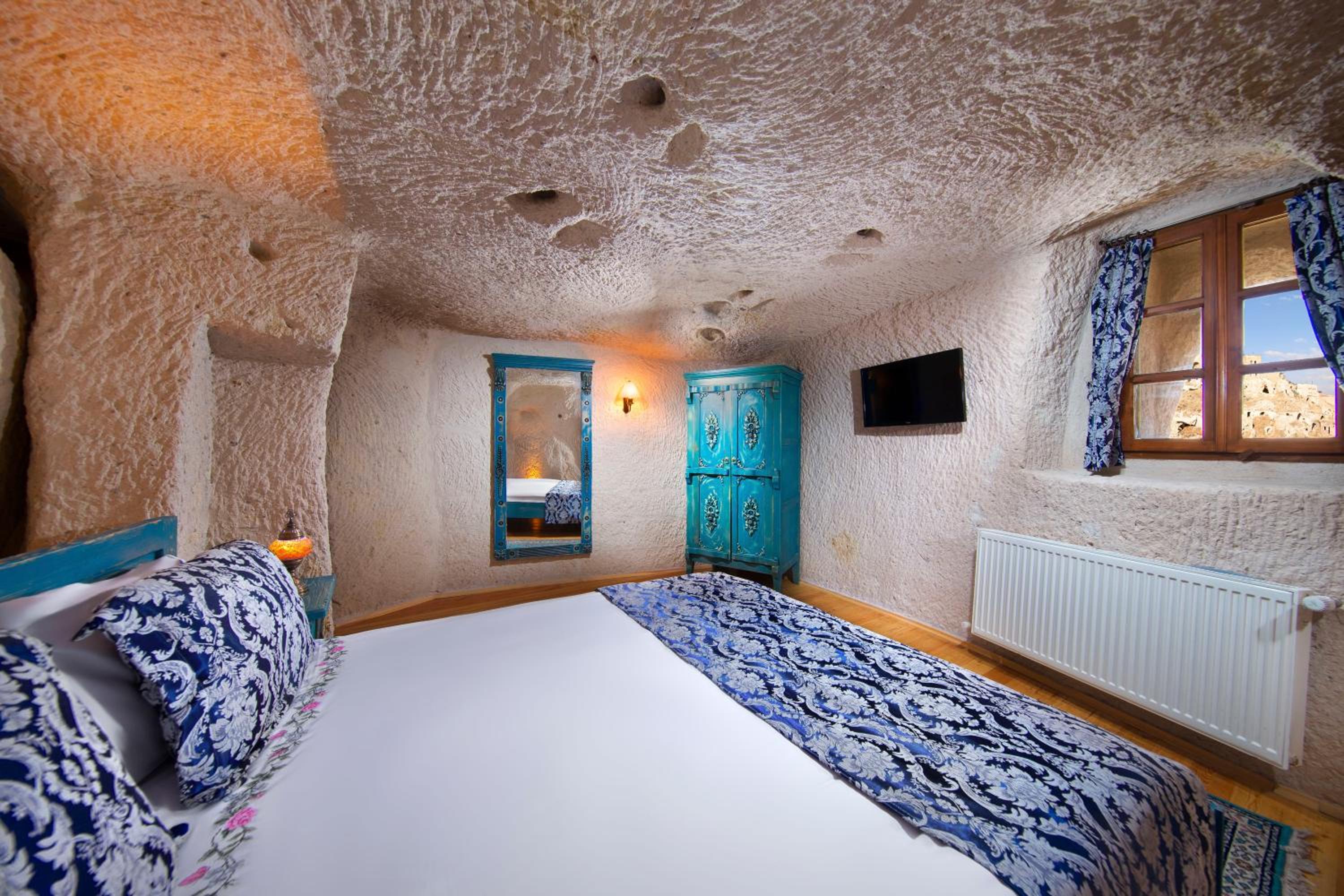 Queen Suite with Spa Bath - Photo 6