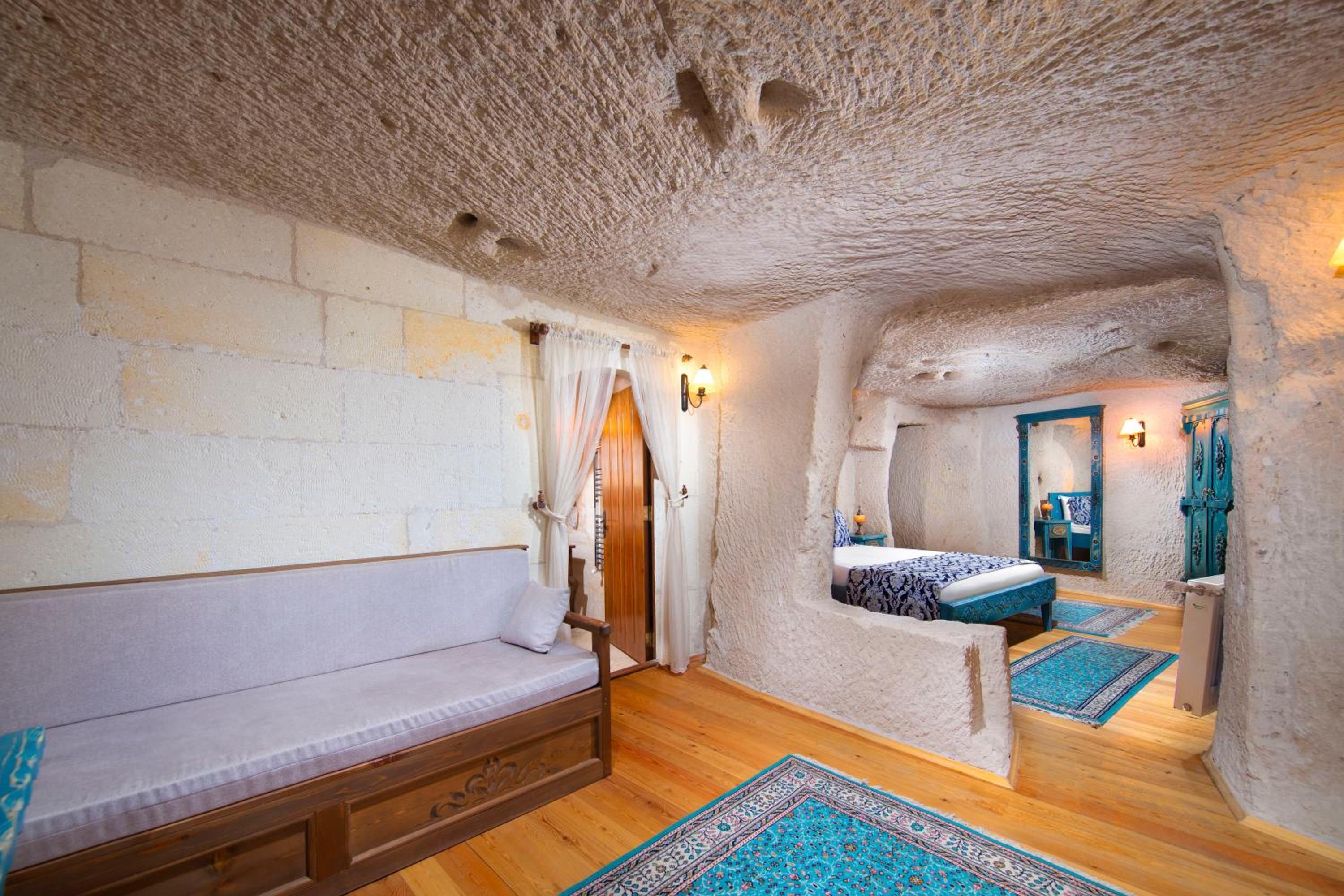 Queen Suite with Spa Bath - Photo 4