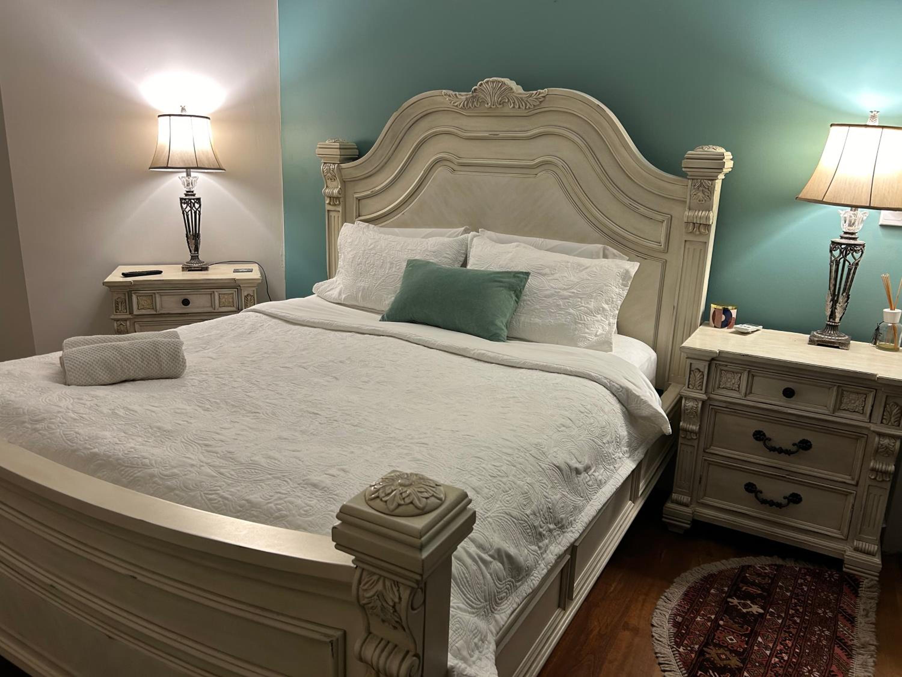 Deluxe King Suite photo 1