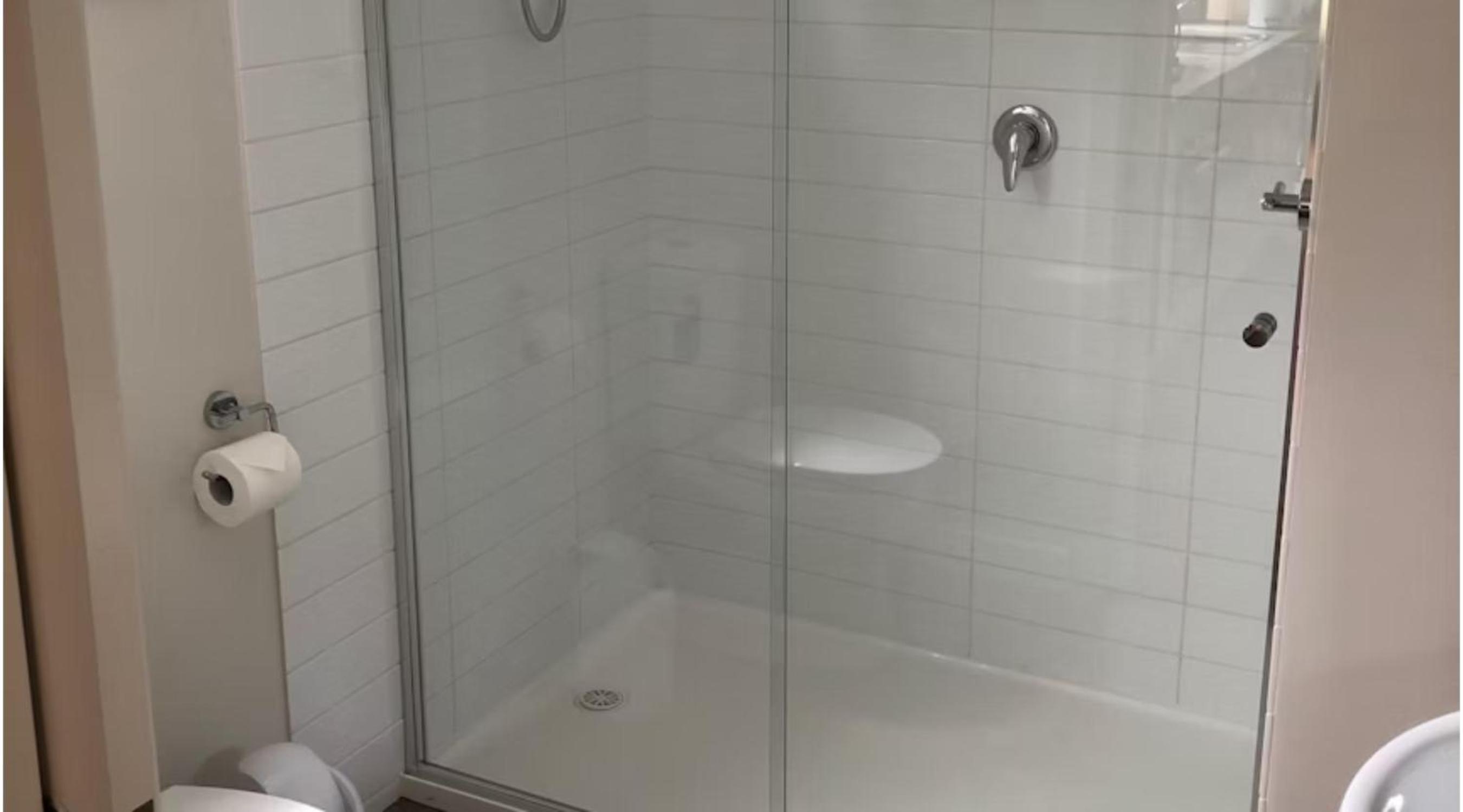 Superior 2 Bedroom Cabin - Sleeps 6 - Photo 4
